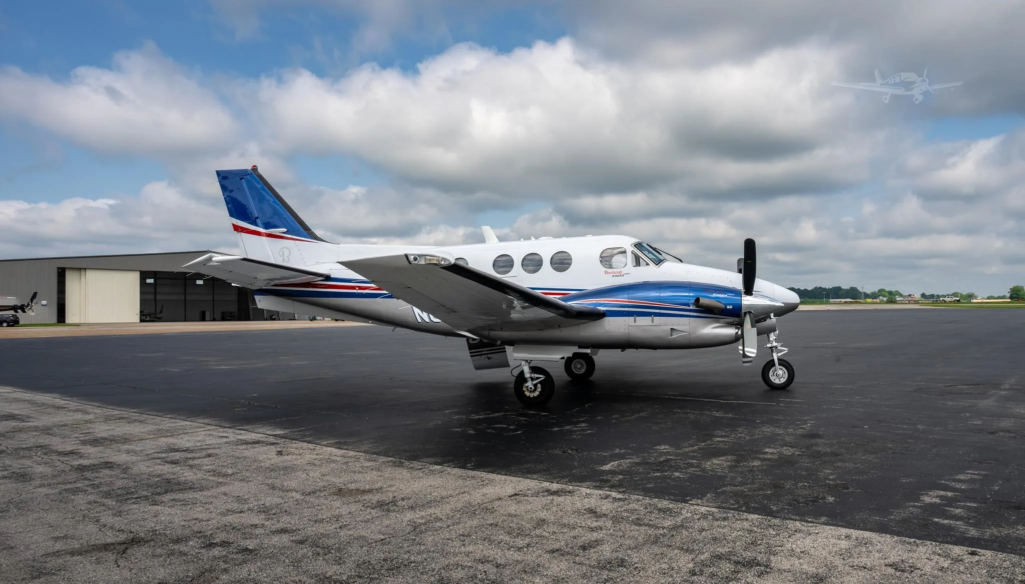 Exterior view of a 2009 BEECHCRAFT KING AIR C90GTI, N6211J.