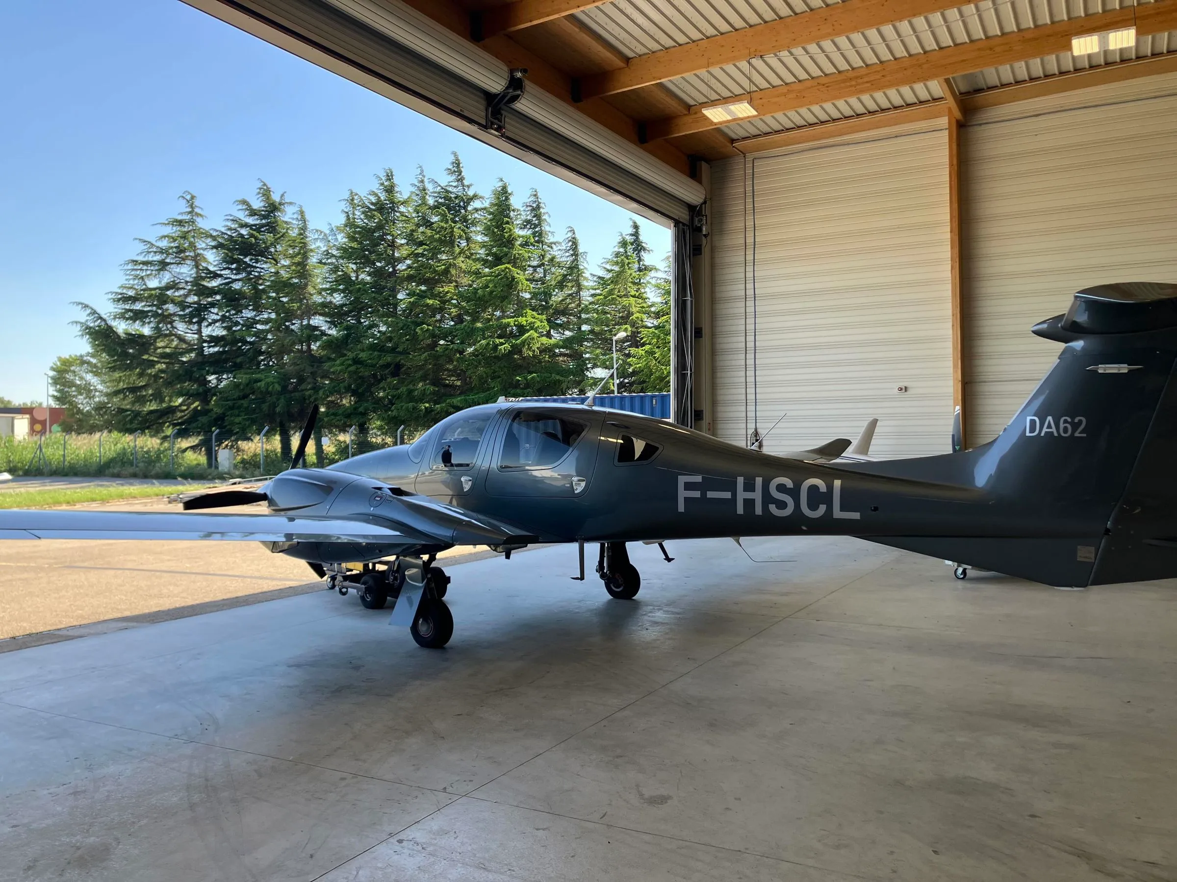 Exterior view of a 2021 Diamond DA62, F-HSCL.