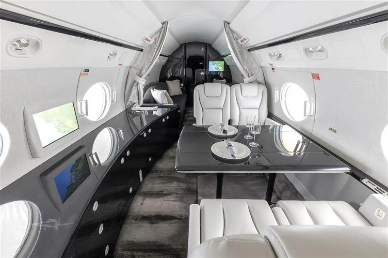 Cabin interior of a 2006 GULFSTREAM G450.