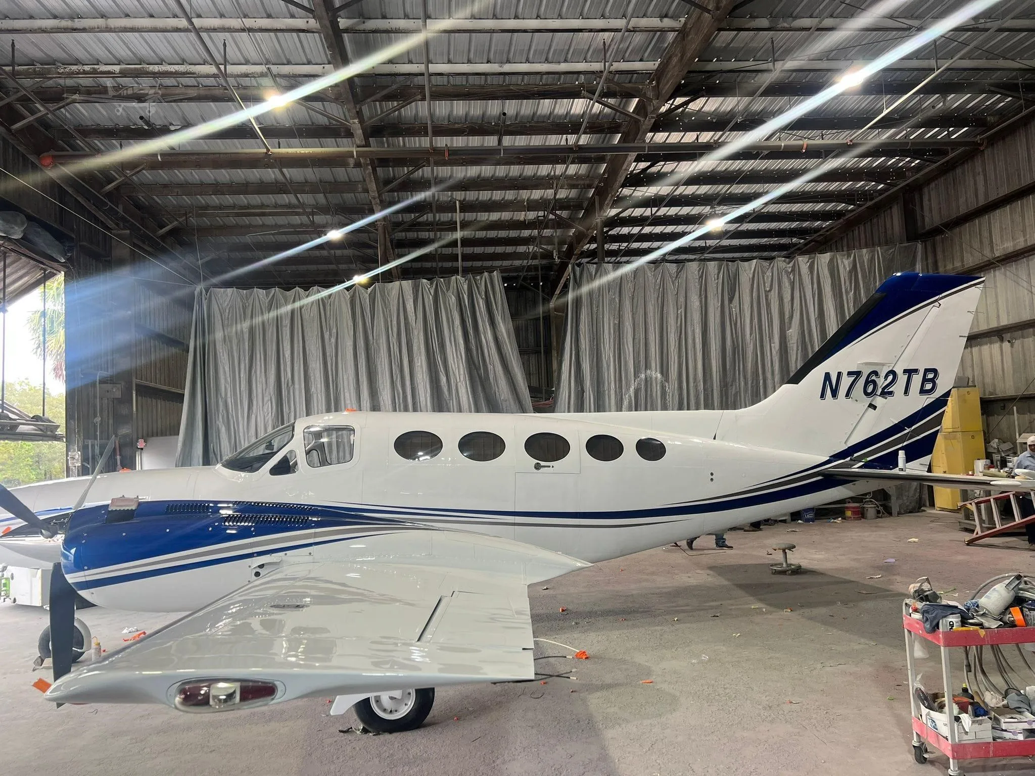 Exterior view of a 1977 CESSNA 421C, N762TB.