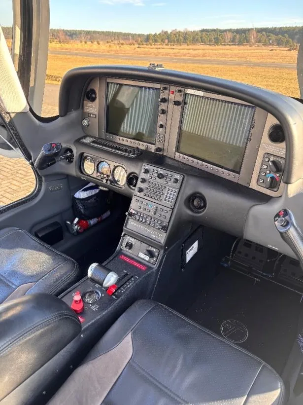 Cockpit and instrument panel of a 2010 Cirrus sr22tn g3 gts turbo normalized d ezst 203104cf.