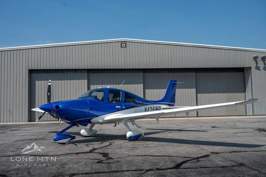 Exterior view of a 2025 Cirrus SR20 G7+, N426MR.
