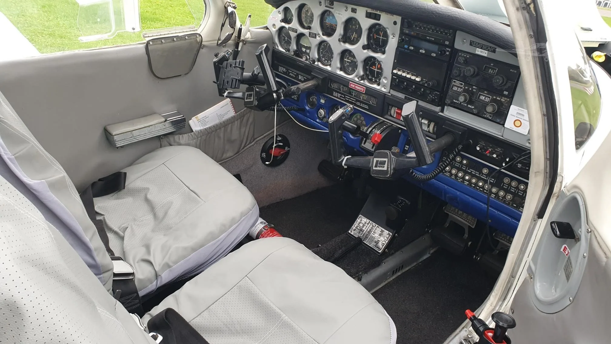 Cockpit and instrument panel of a 1976 PIPER WARRIOR.