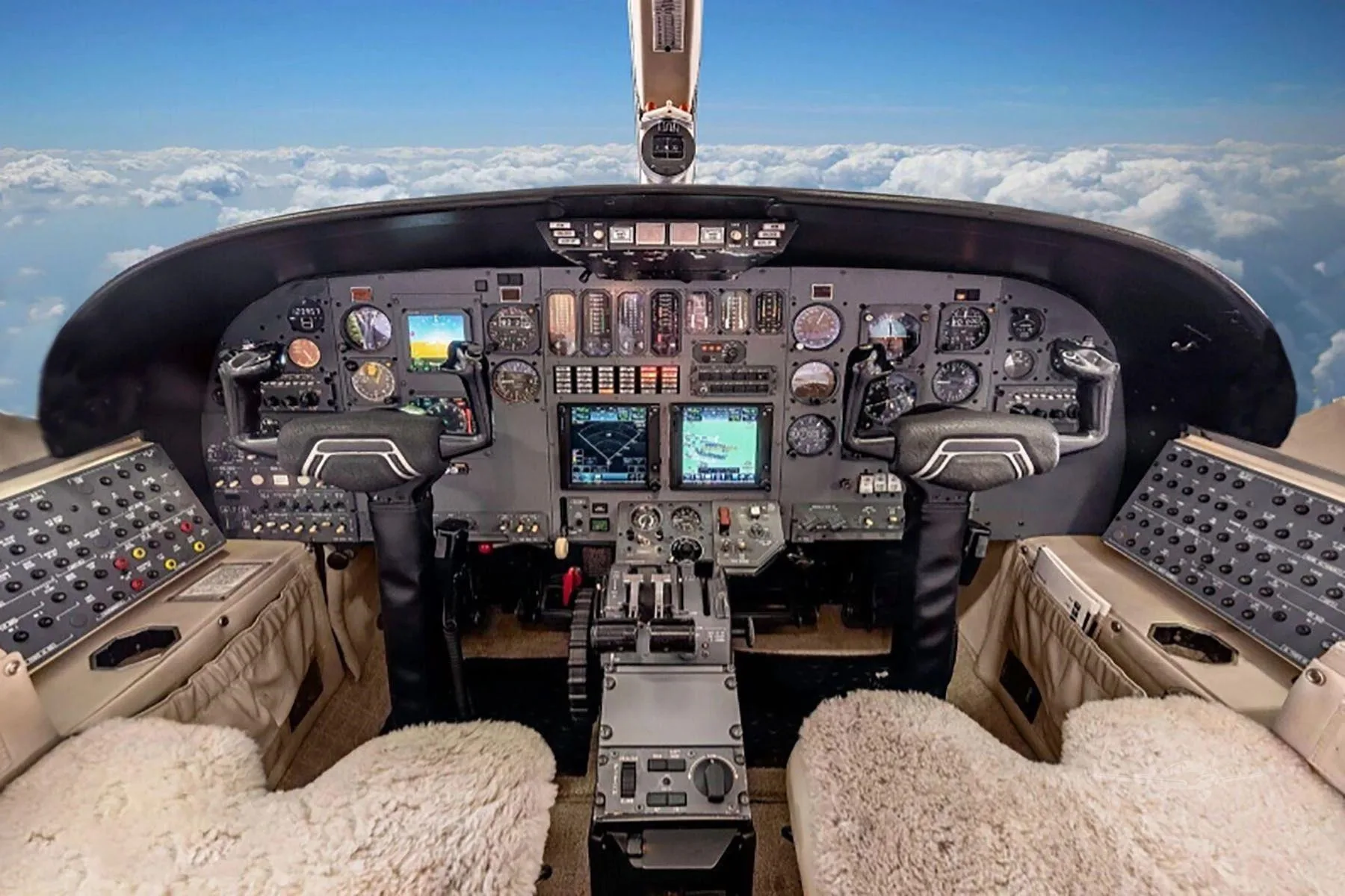 Cockpit and instrument panel of a 1981 CESSNA CITATION II.