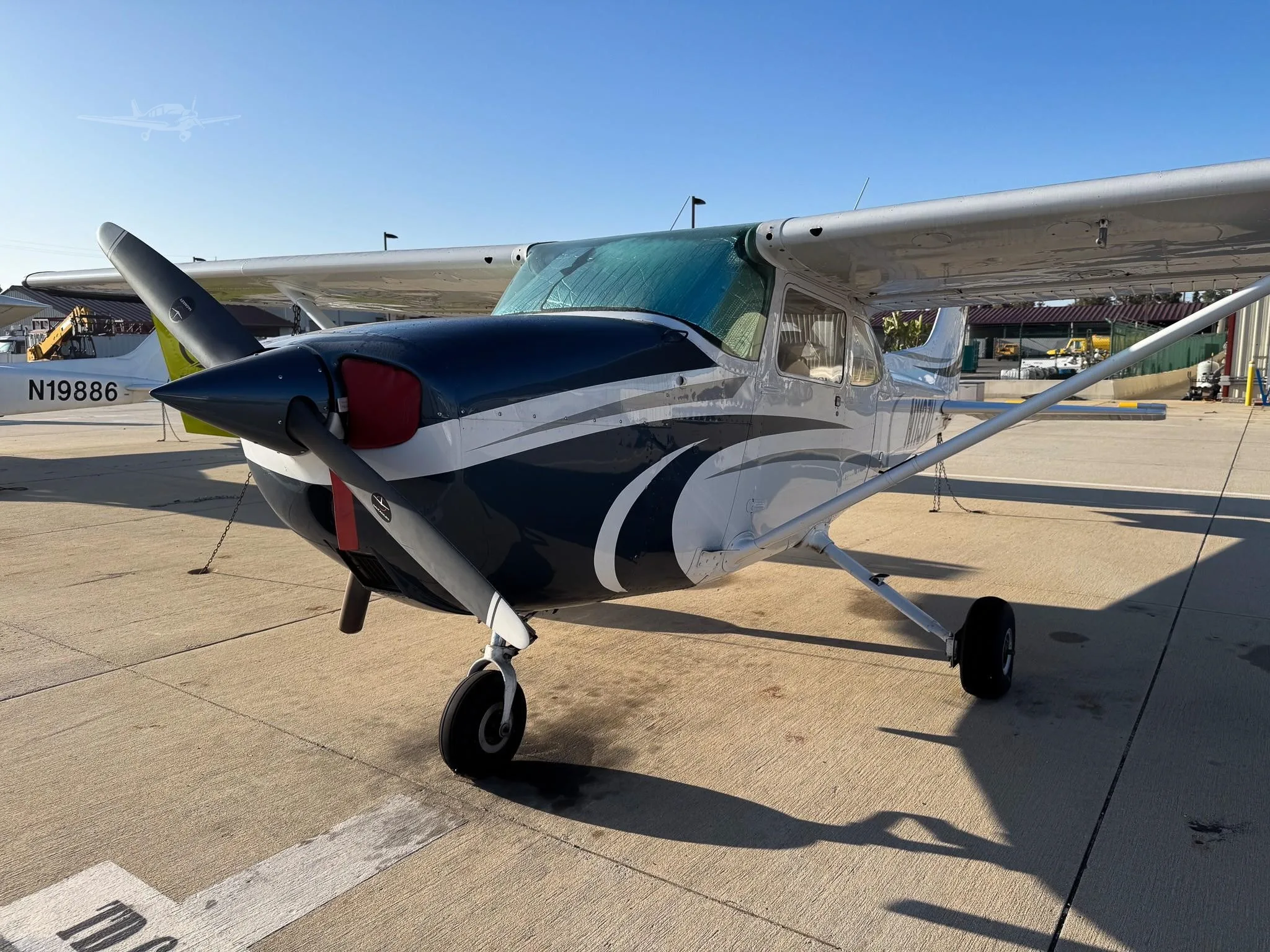 Exterior view of a 1976 CESSNA 172M SKYHAWK, N1137U.