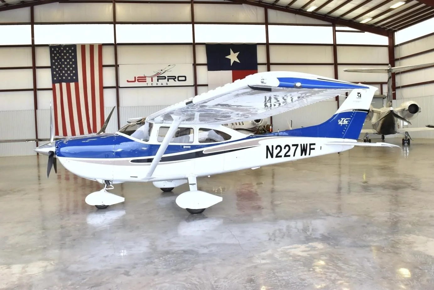 Exterior view of a 2004 CESSNA TURBO 182T SKYLANE, N227WF.