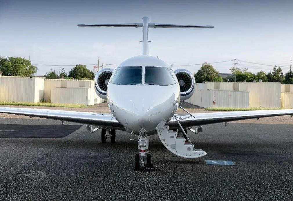 Exterior view of a 2010 HAWKER 4000, N941X.
