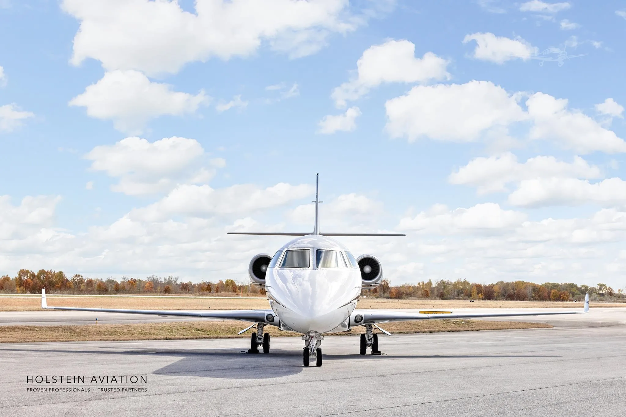 Exterior view of a 2000 GULFSTREAM G200, N672PS.