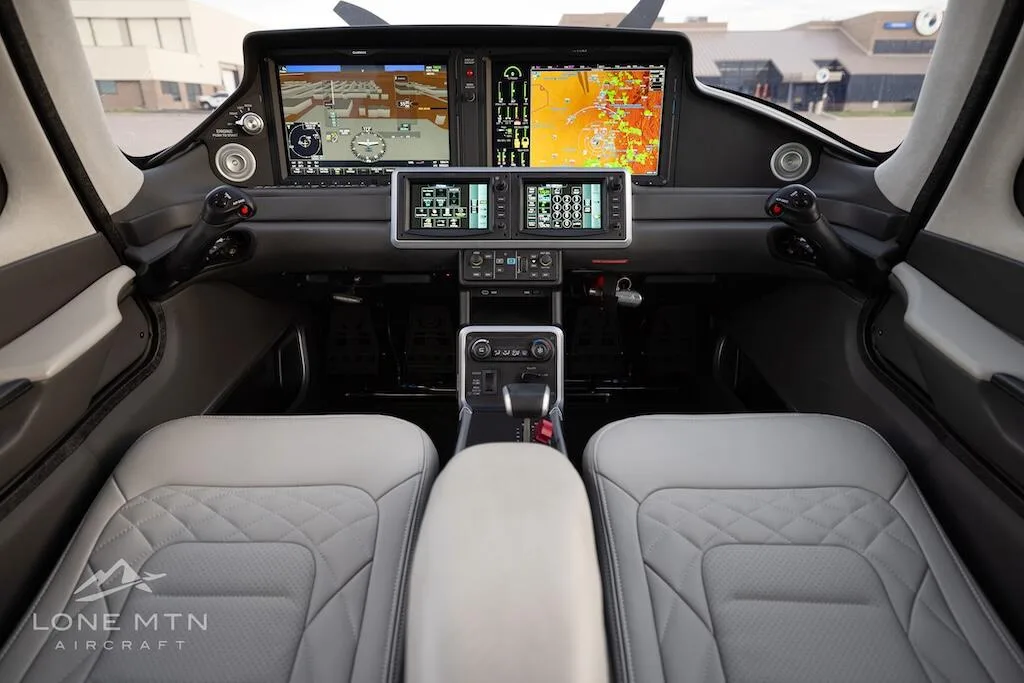 Cockpit and instrument panel of a 2024 Cirrus SR22T G7.