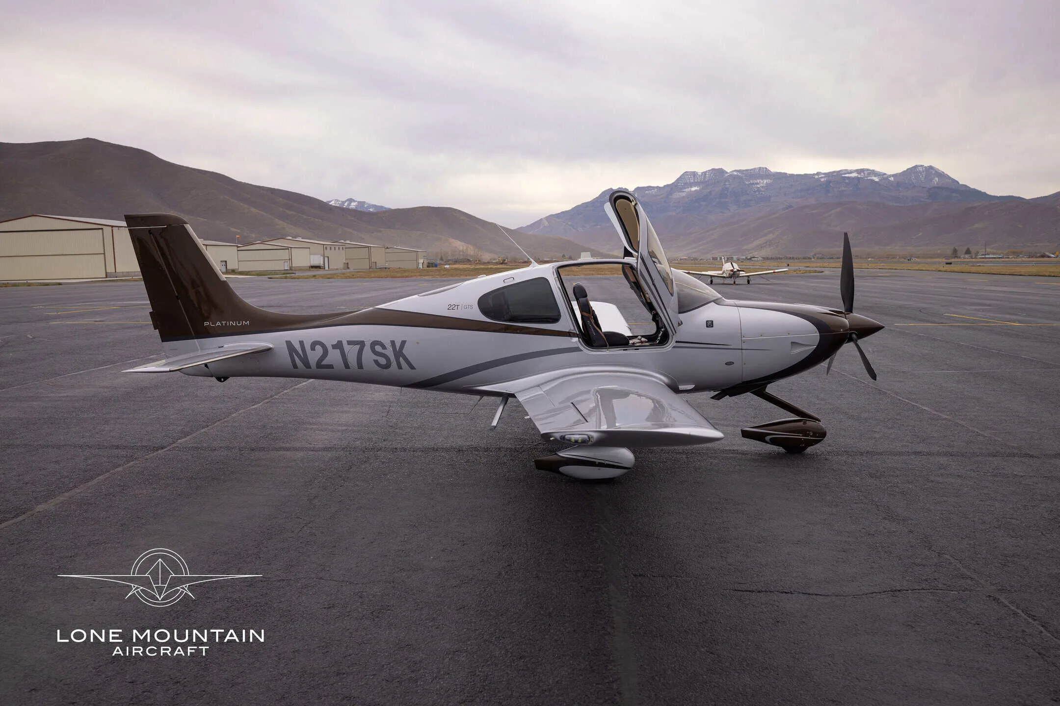Exterior view of a 2014 Cirrus SR22-G5 Turbo.