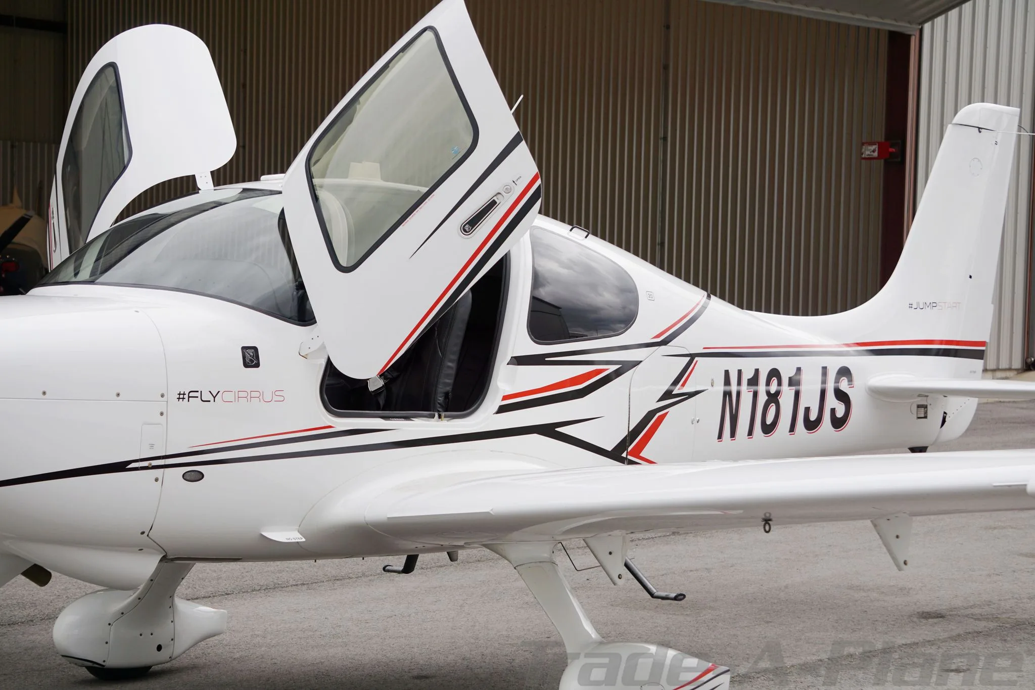 Exterior view of a 2023 CIRRUS SR20-G6, N181JS.