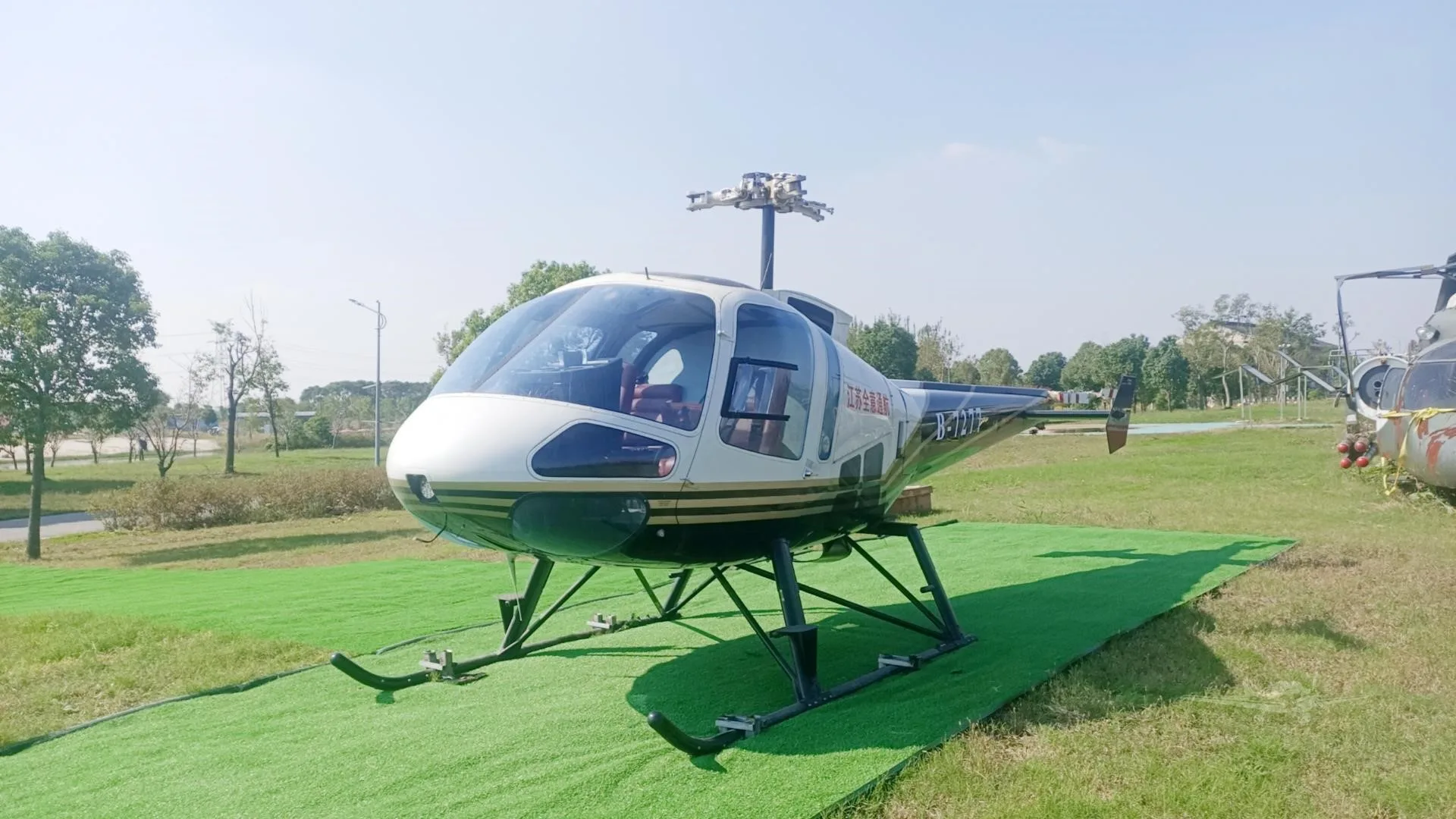 Exterior view of a 2013 ENSTROM 480B TURBINE.