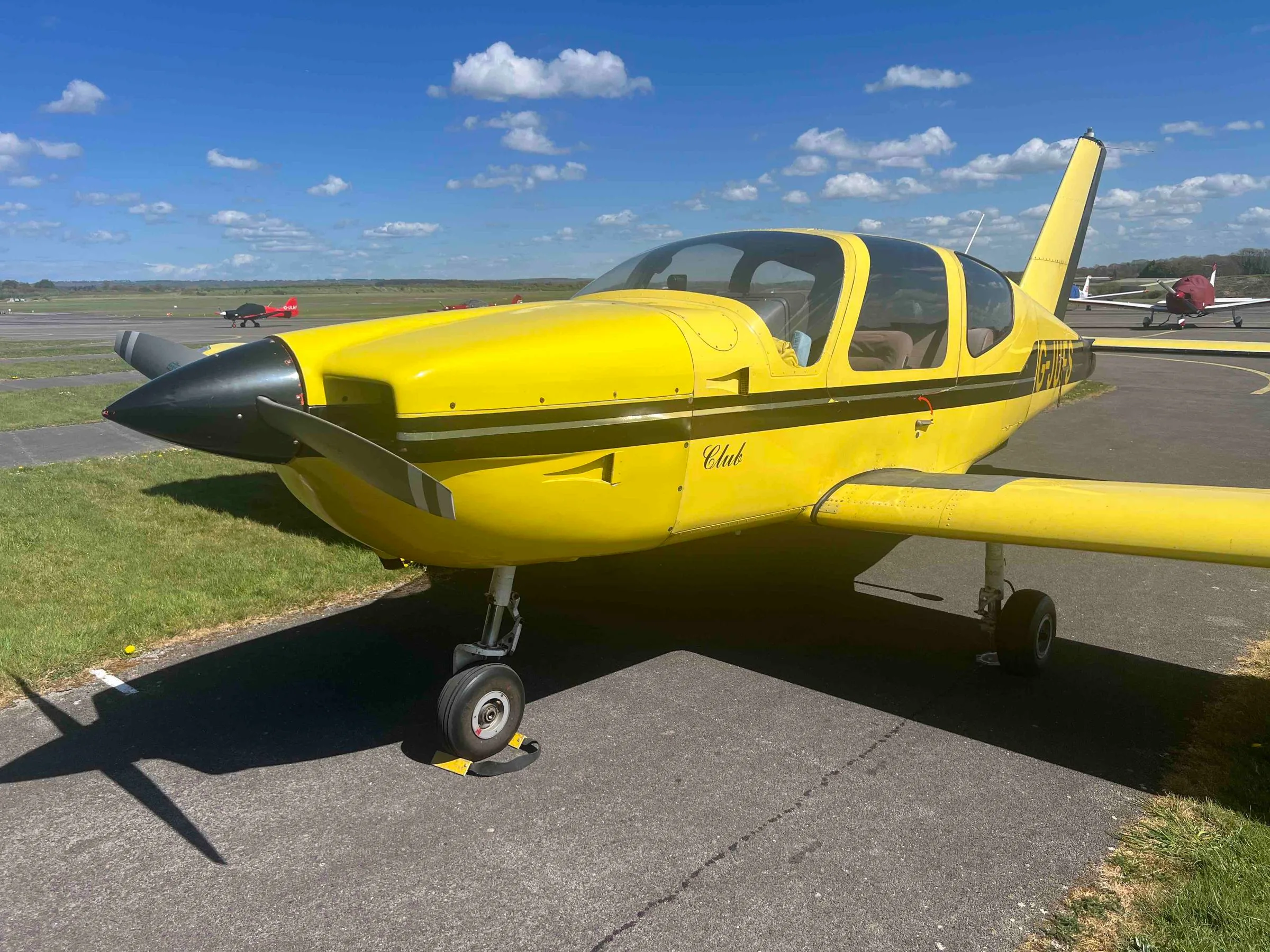 Exterior view of a 1989 Socata TB-9 Tampico.