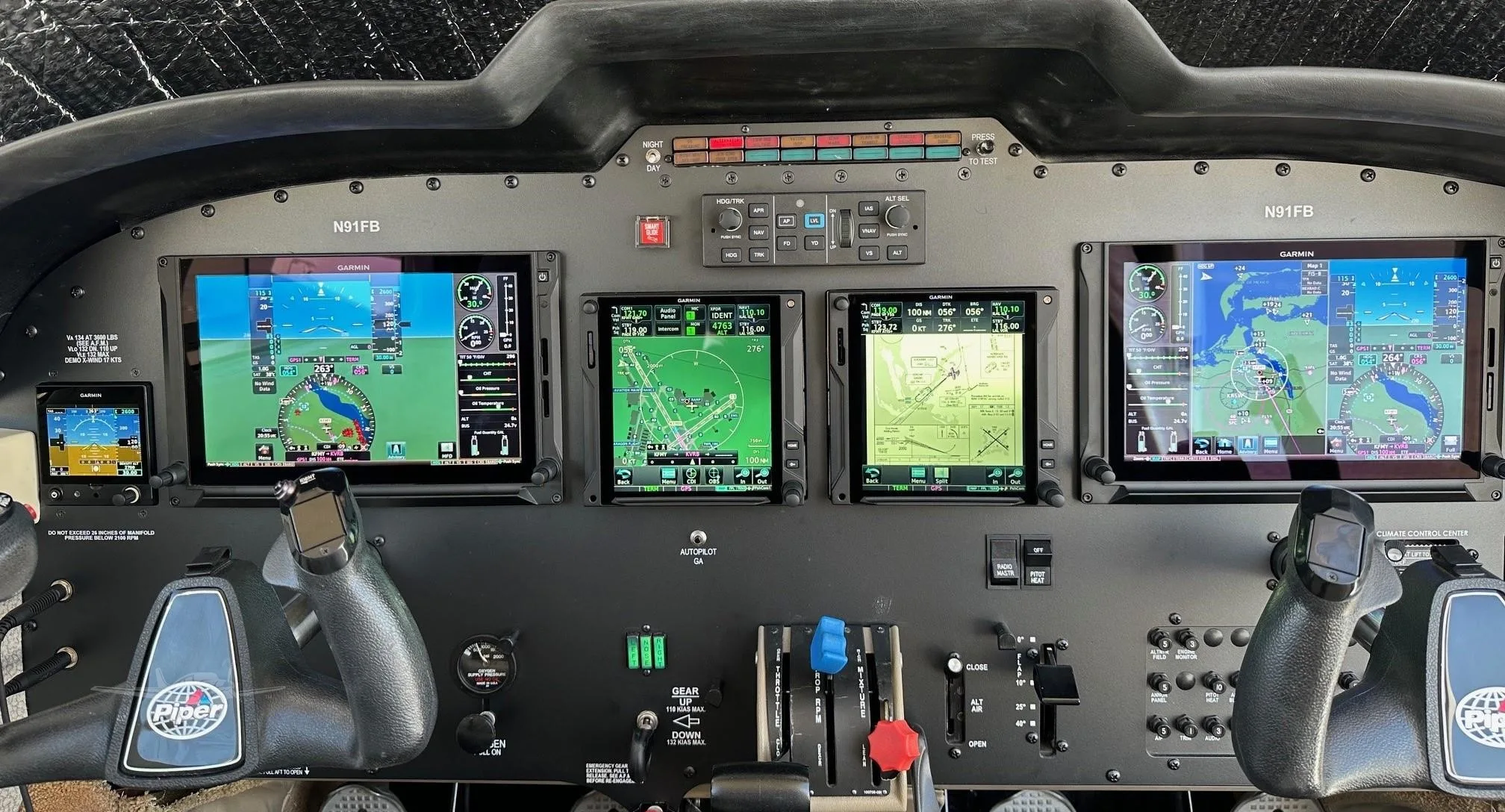 Cockpit and instrument panel of a 2003 PIPER SARATOGA II TC.
