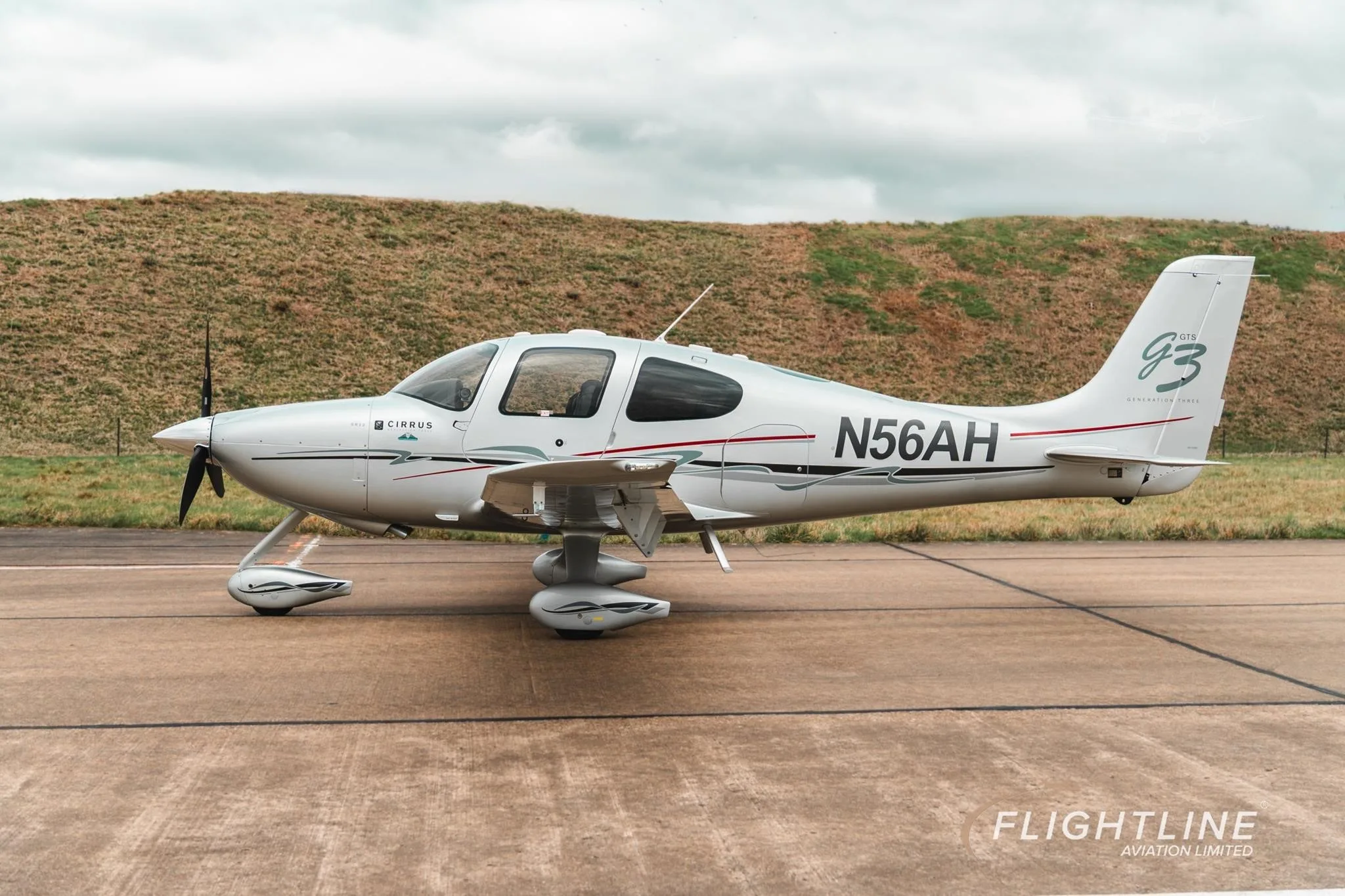 Exterior view of a 2007 CIRRUS SR22-G3, N56AH.