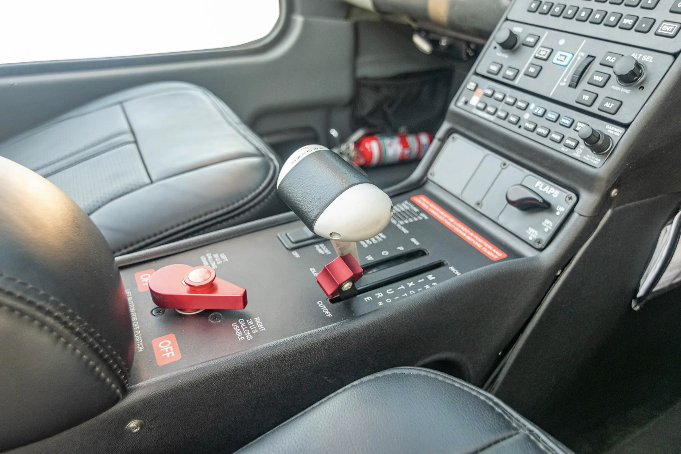 Cockpit and instrument panel of a 2023 Cirrus SR20-G6.