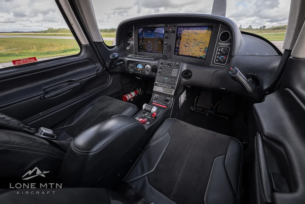Cockpit and instrument panel of a 2009 Cirrus SR22 G3 Turbo GTS.