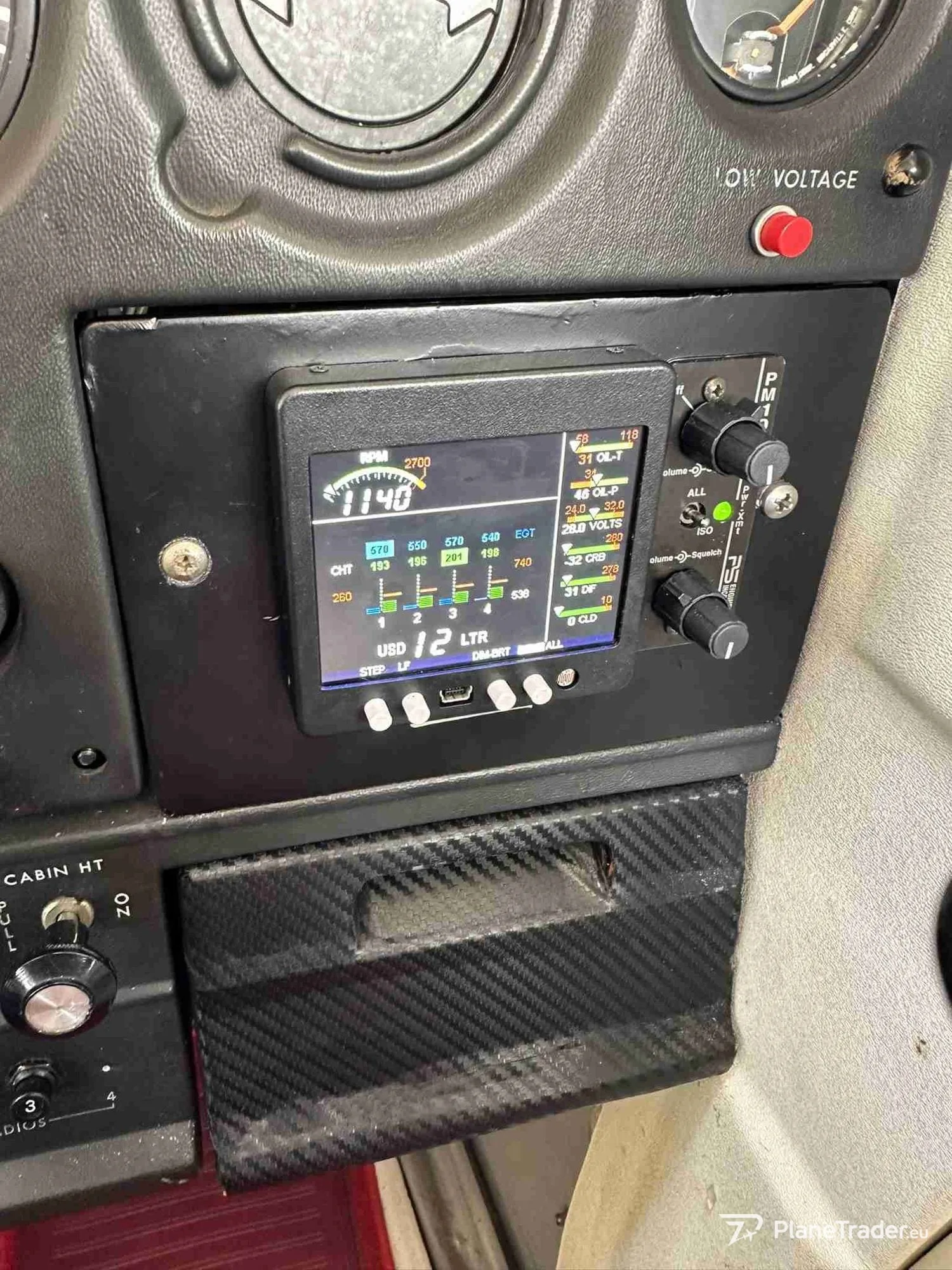 Avionics suite of a 1980 Cessna 152.