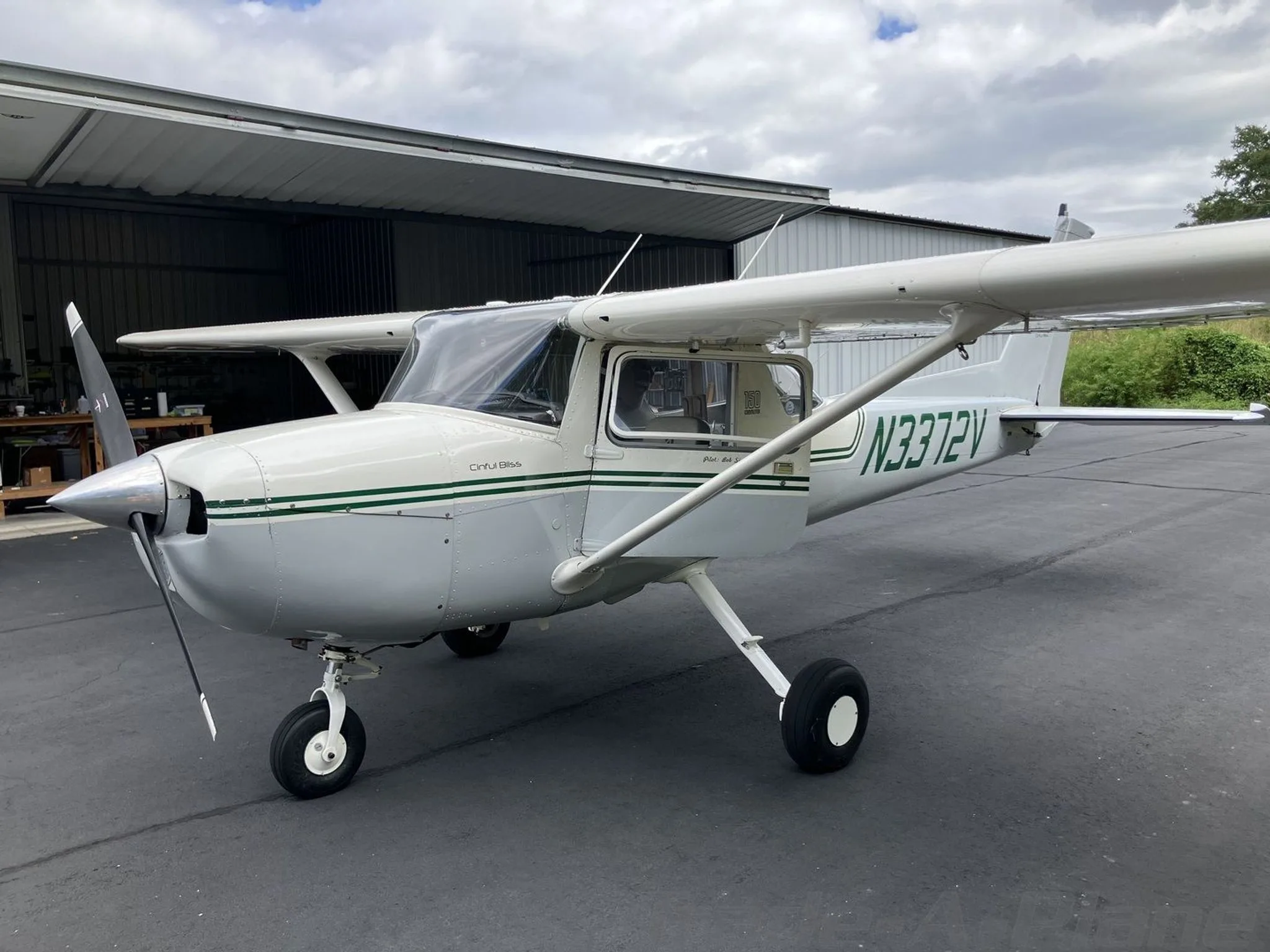 Exterior view of a 1975 CESSNA 150M, N3372V.