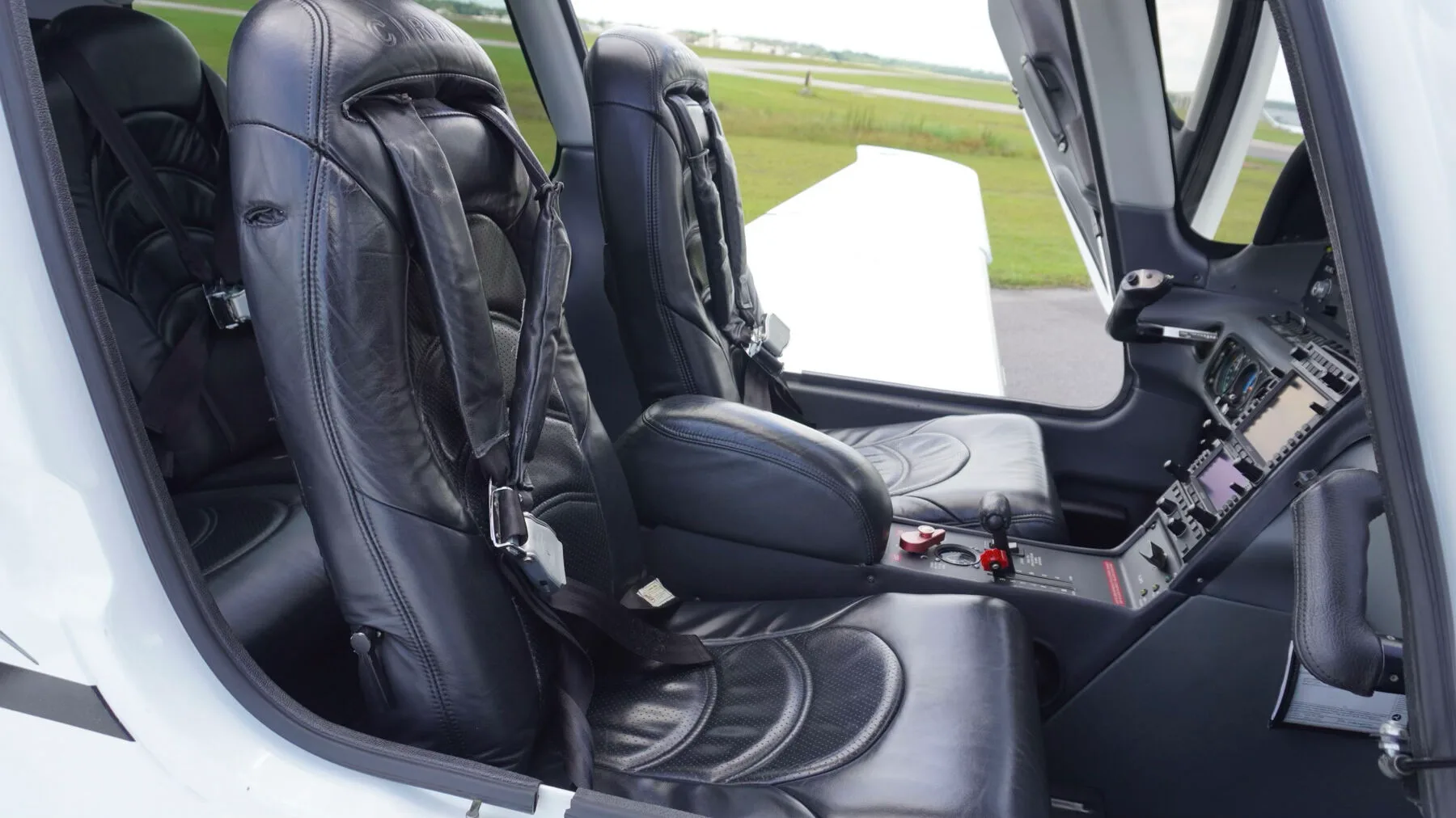 Cabin interior of a 2006 Cirrus SR22-G2 GTS.