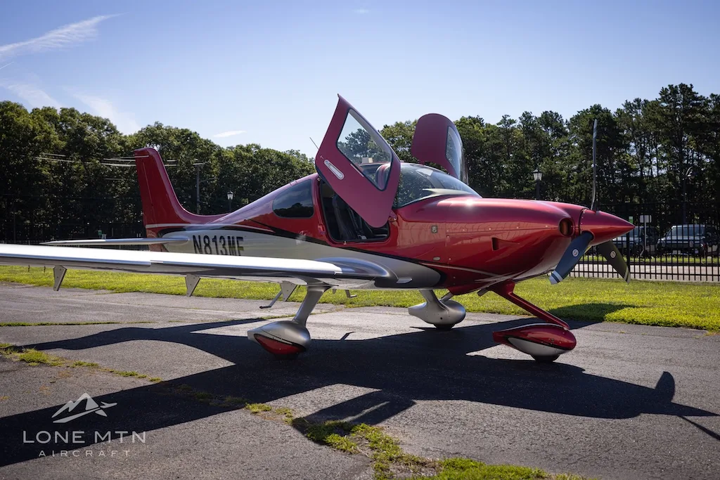 Exterior view of a 2024 Cirrus SR22 G7 GTS, N813MF.