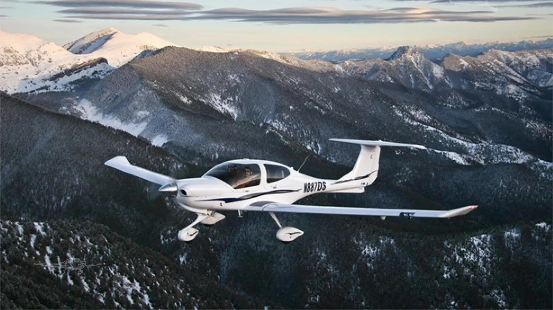 Marketing image of a 2026 DIAMOND DA40 XLT.
