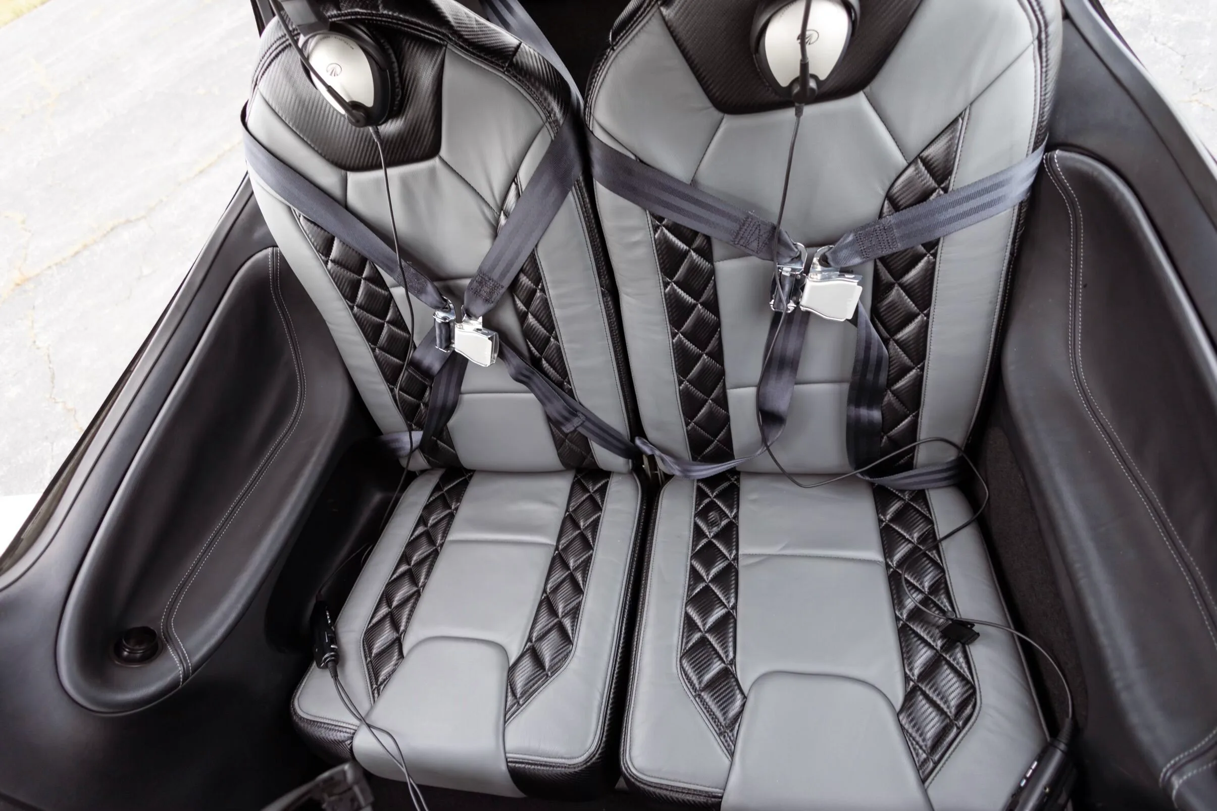 Cabin interior of a 2003 Cirrus SR22 G1.