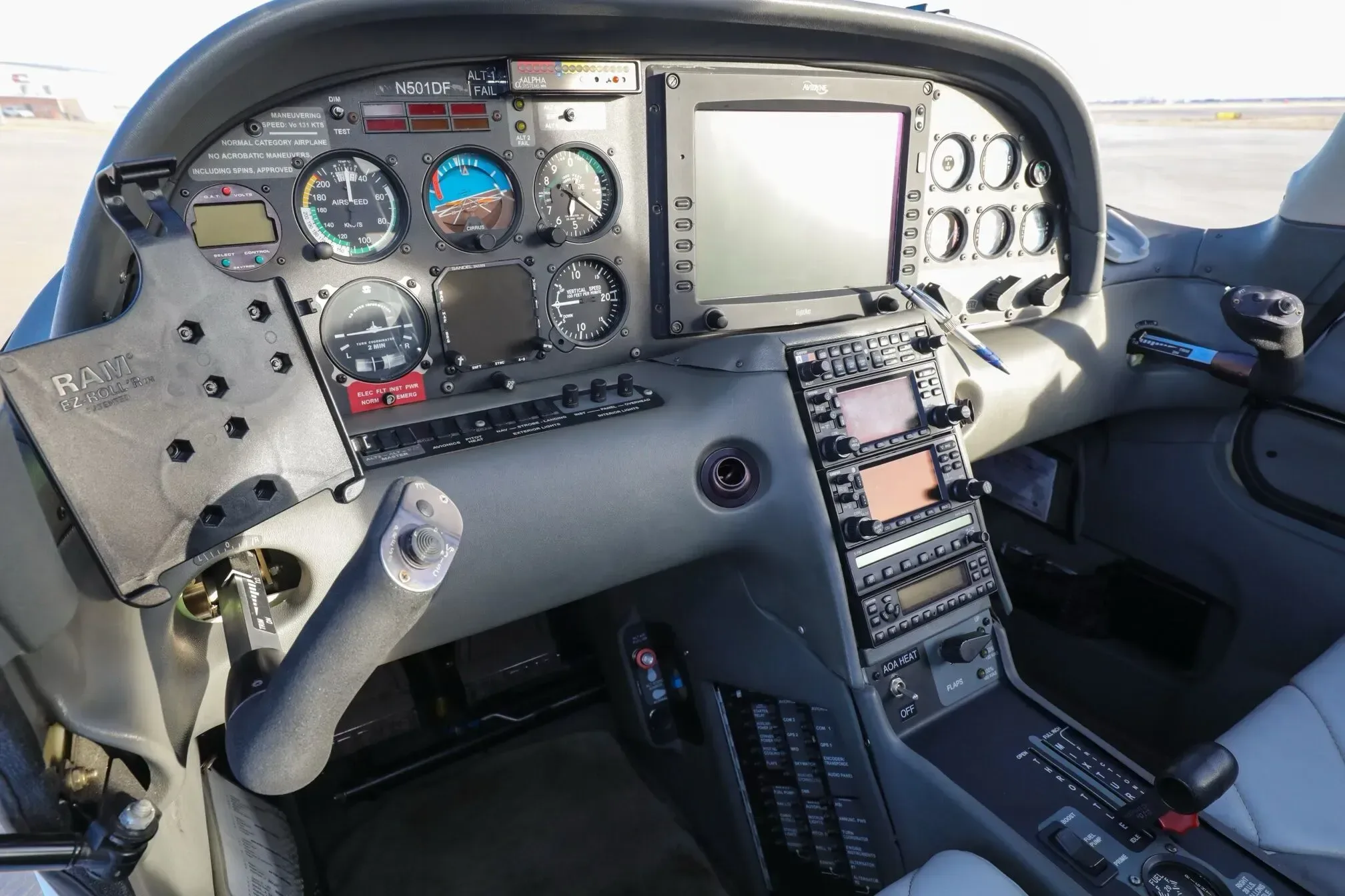 Cockpit and instrument panel of a 2002 Cirrus SR20.