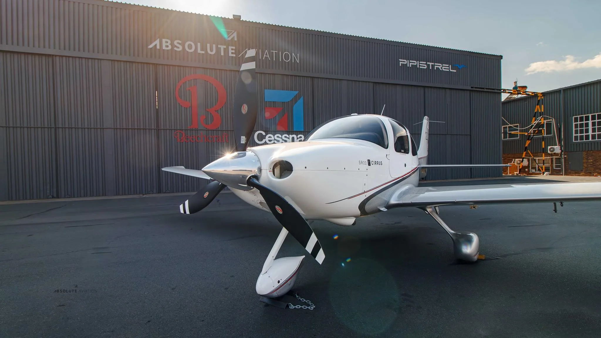 Exterior view of a 2010 CIRRUS SR22-G3.