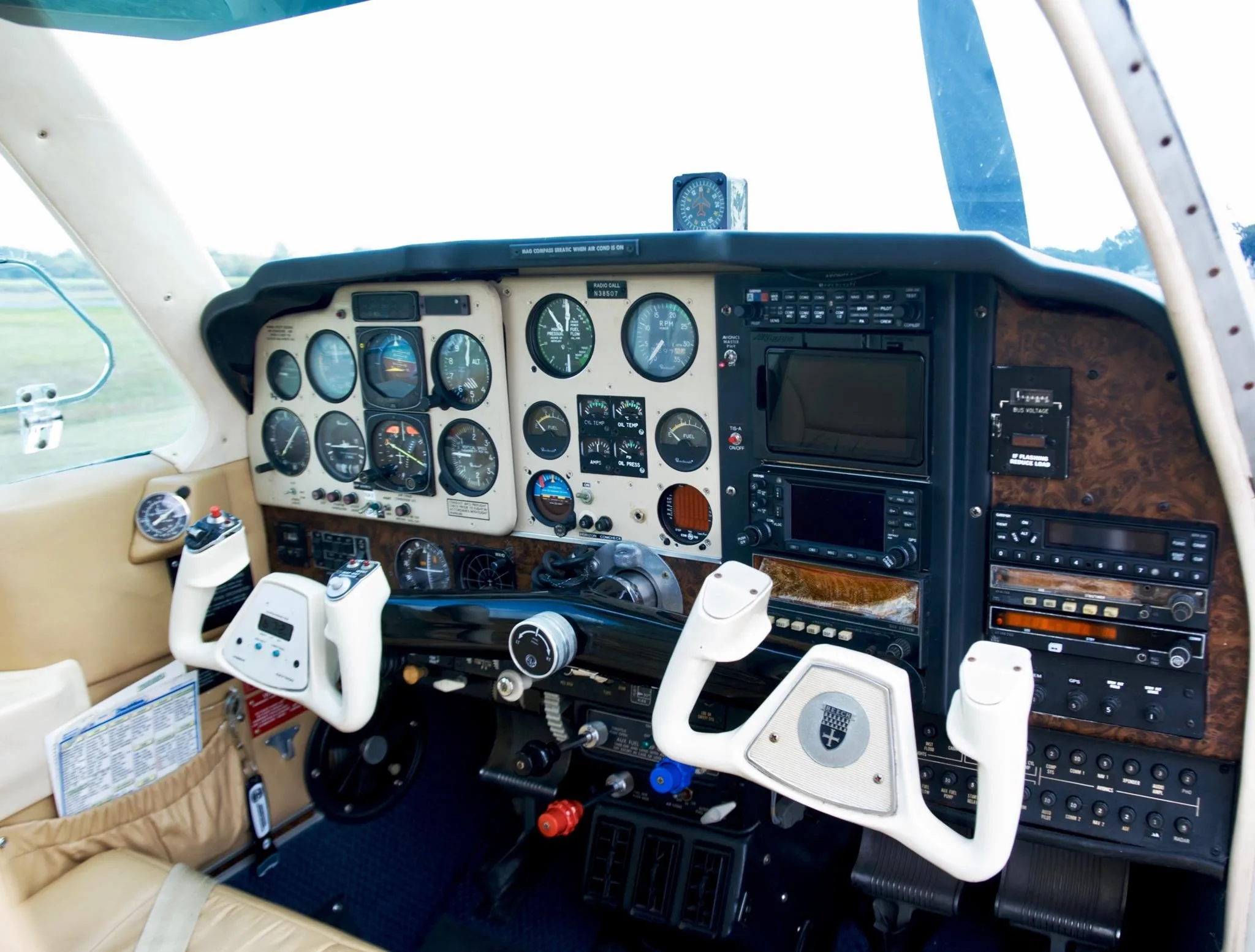 Cockpit and instrument panel of a 1981 BEECHCRAFT A36 BONANZA.