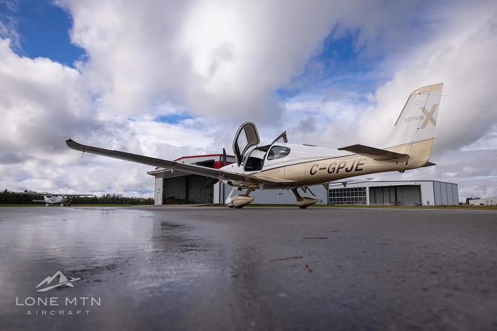 Exterior view of a 2009 Cirrus SR22T G3 GTS.