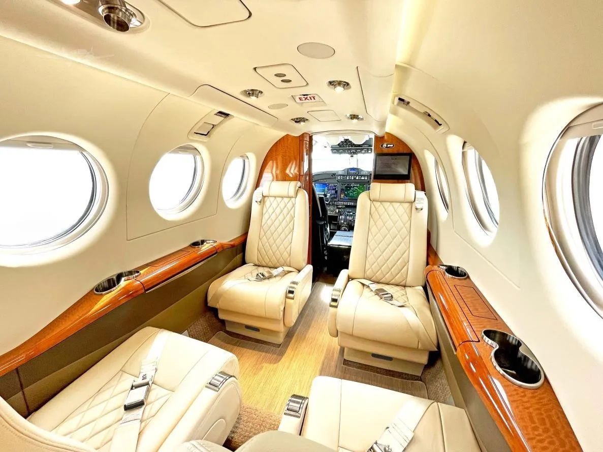 Cabin interior of a 2016 BEECHCRAFT KING AIR 350I.