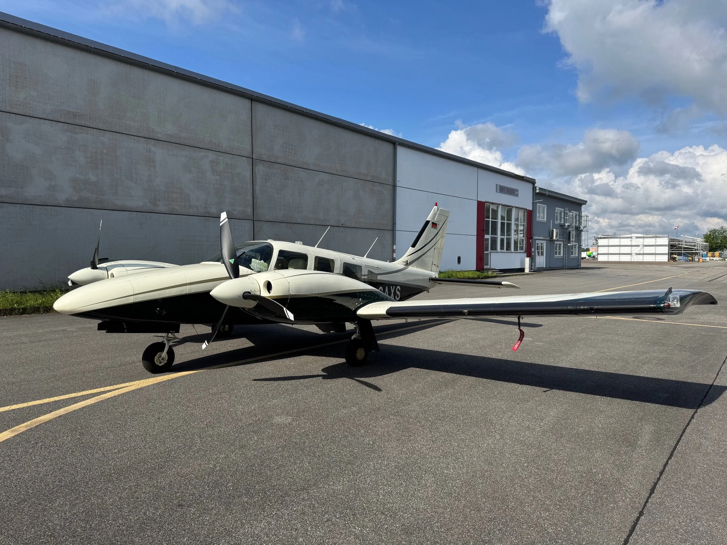 Exterior view of a 1982 Piper Seneca.