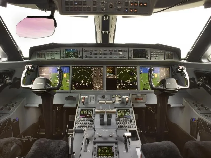 Cockpit and instrument panel of a 2014 GULFSTREAM G650ER.