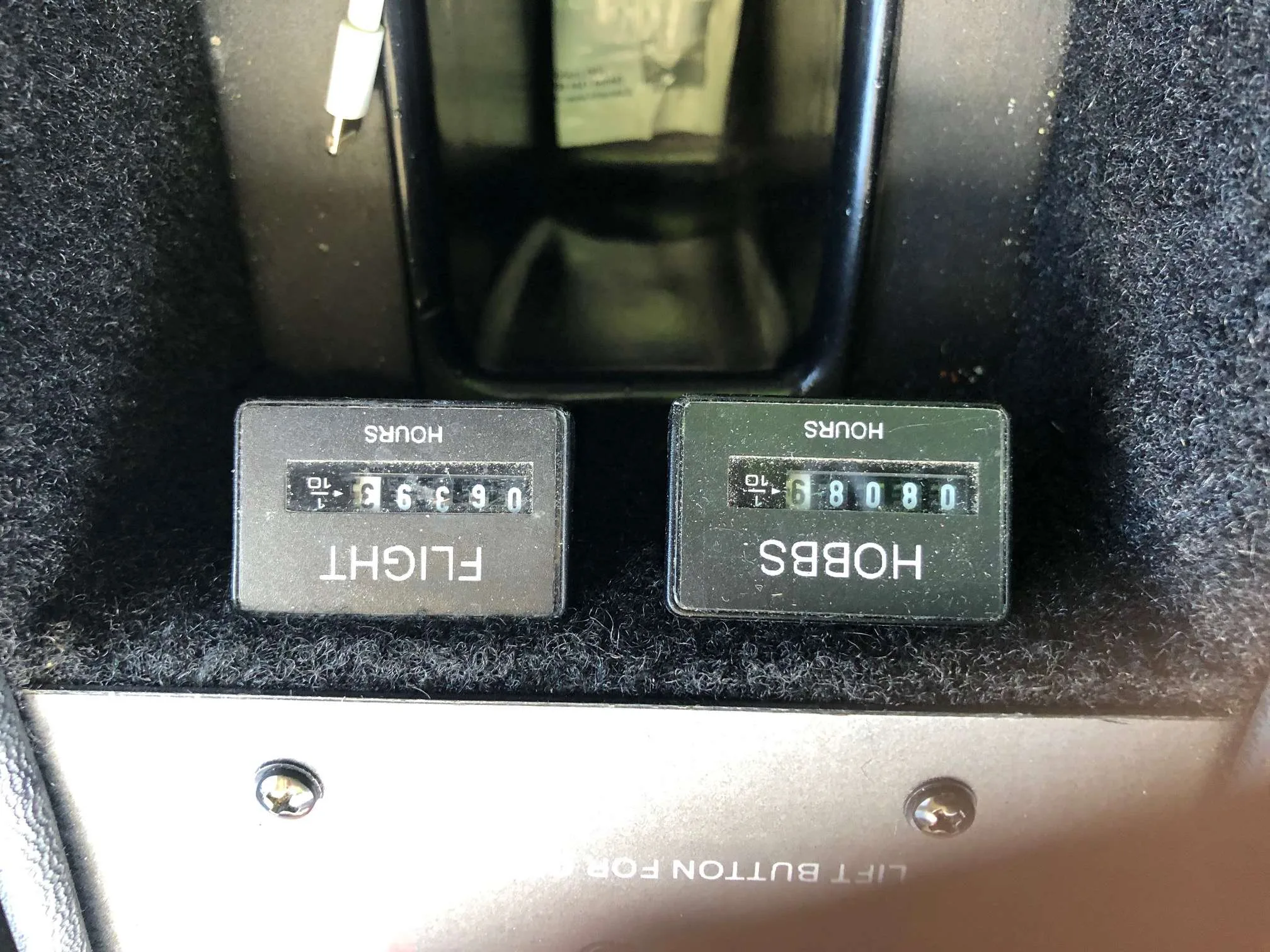 Cockpit and instrument panel of a 2008 Cirrus SR22 G3 GTS Garmin Perspective.