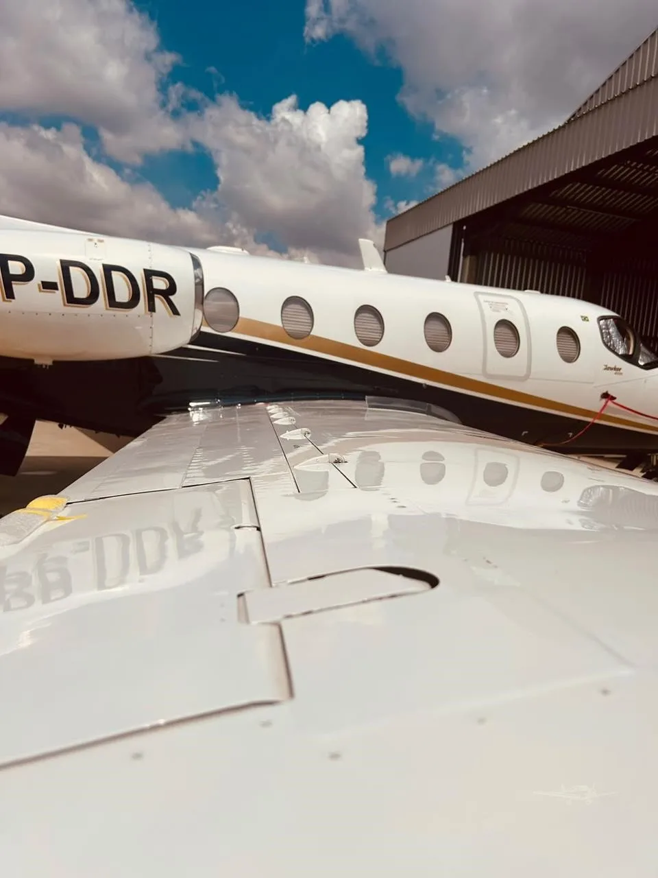 Exterior view of a 1997 HAWKER 400A, PP-DDR.