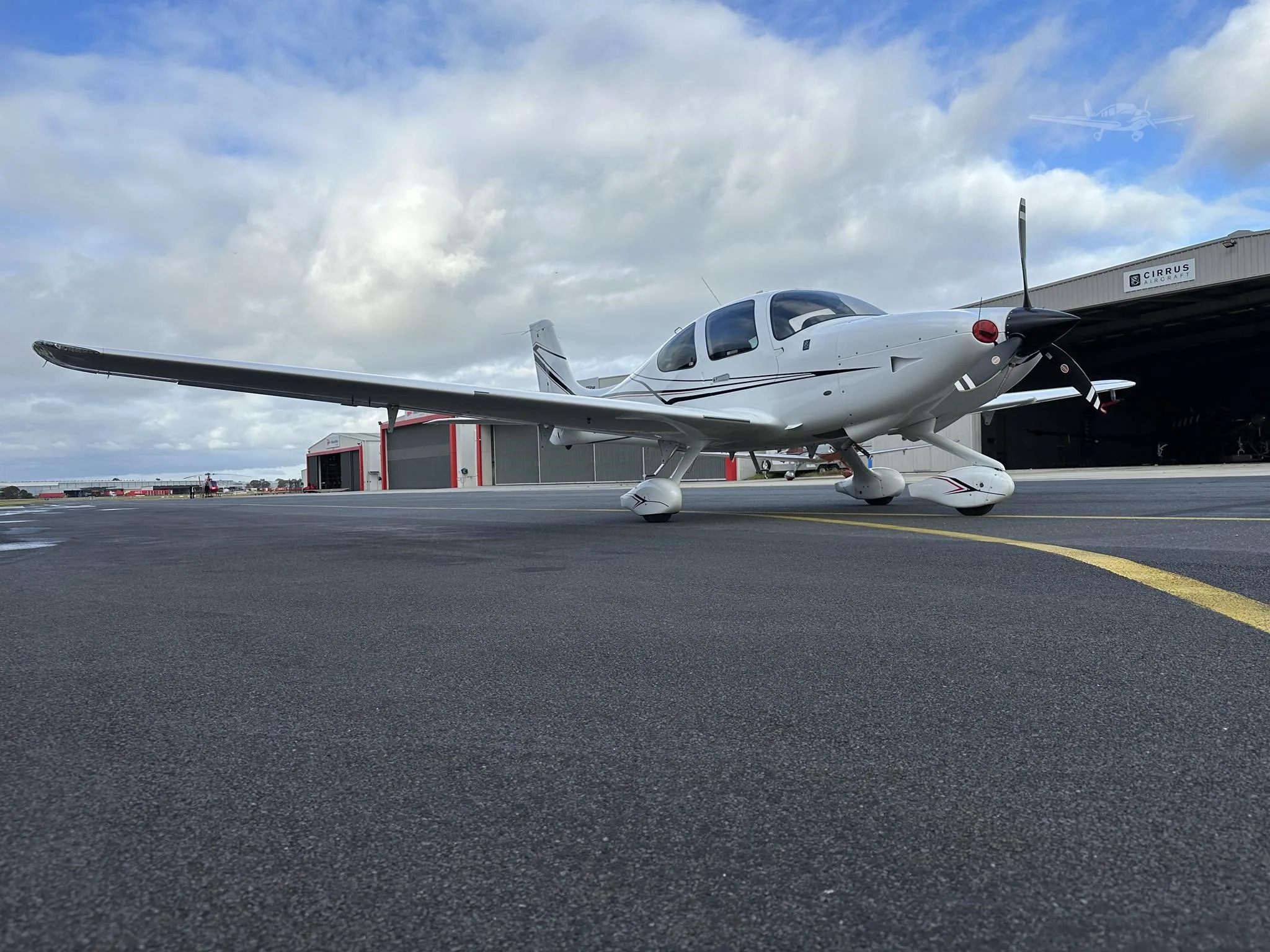 Exterior view of a 2017 CIRRUS SR20-G6, VH-ZPZ.