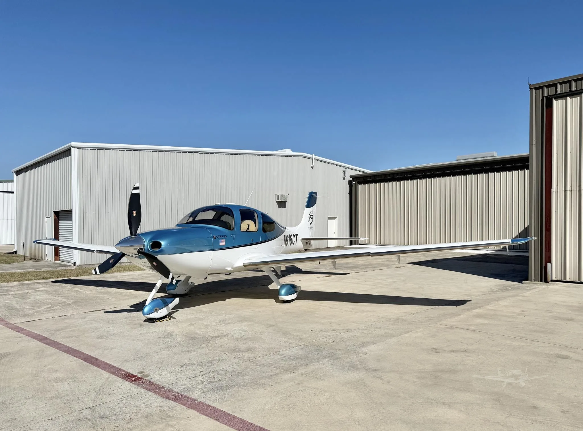 Exterior view of a 2008 CIRRUS SR22-G3 TURBO, N916CT.