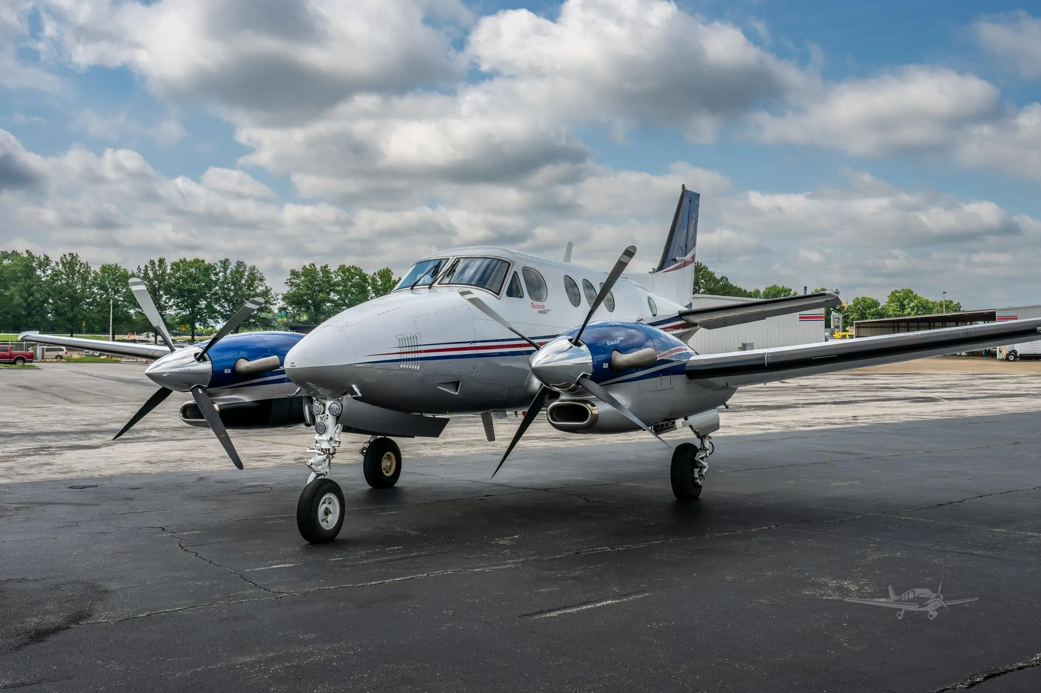 Exterior view of a 2009 BEECHCRAFT KING AIR C90GTI, N6211J.