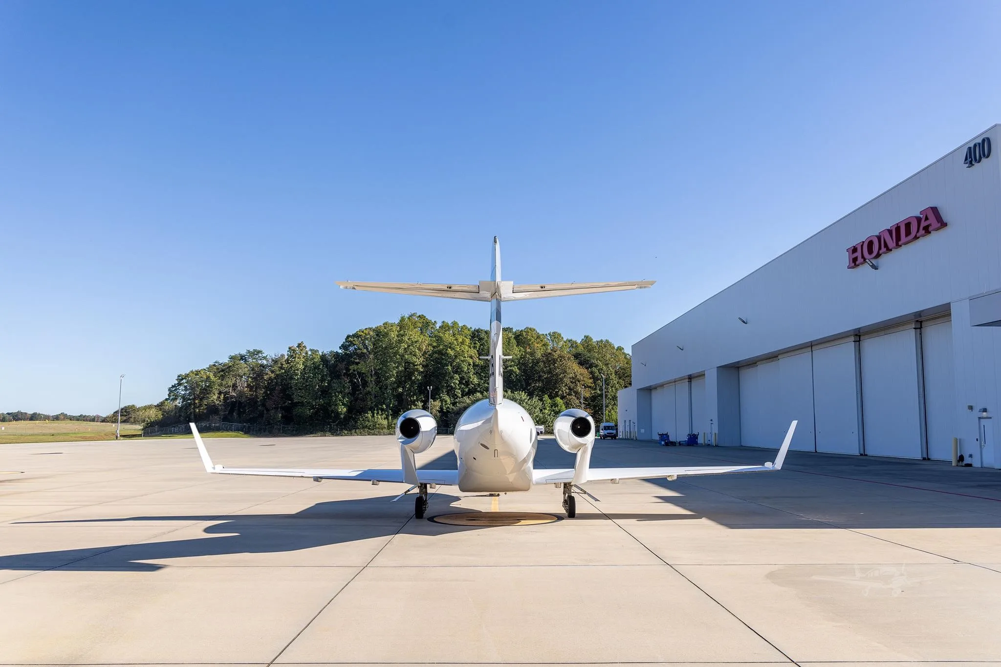 Exterior view of a 2017 HONDA JET APMG S, N552DB.