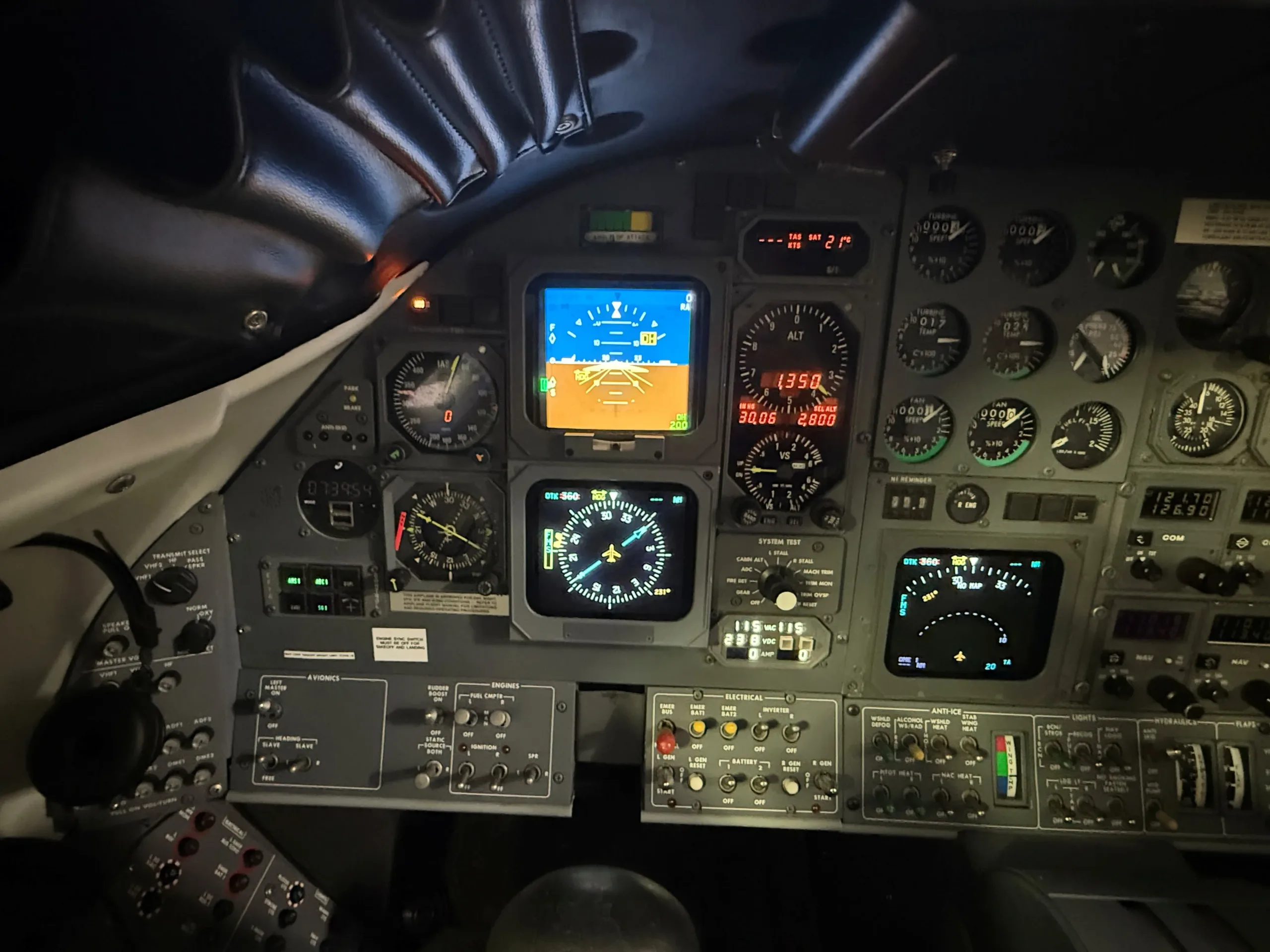 Avionics suite of a 2000 Learjet 31A.