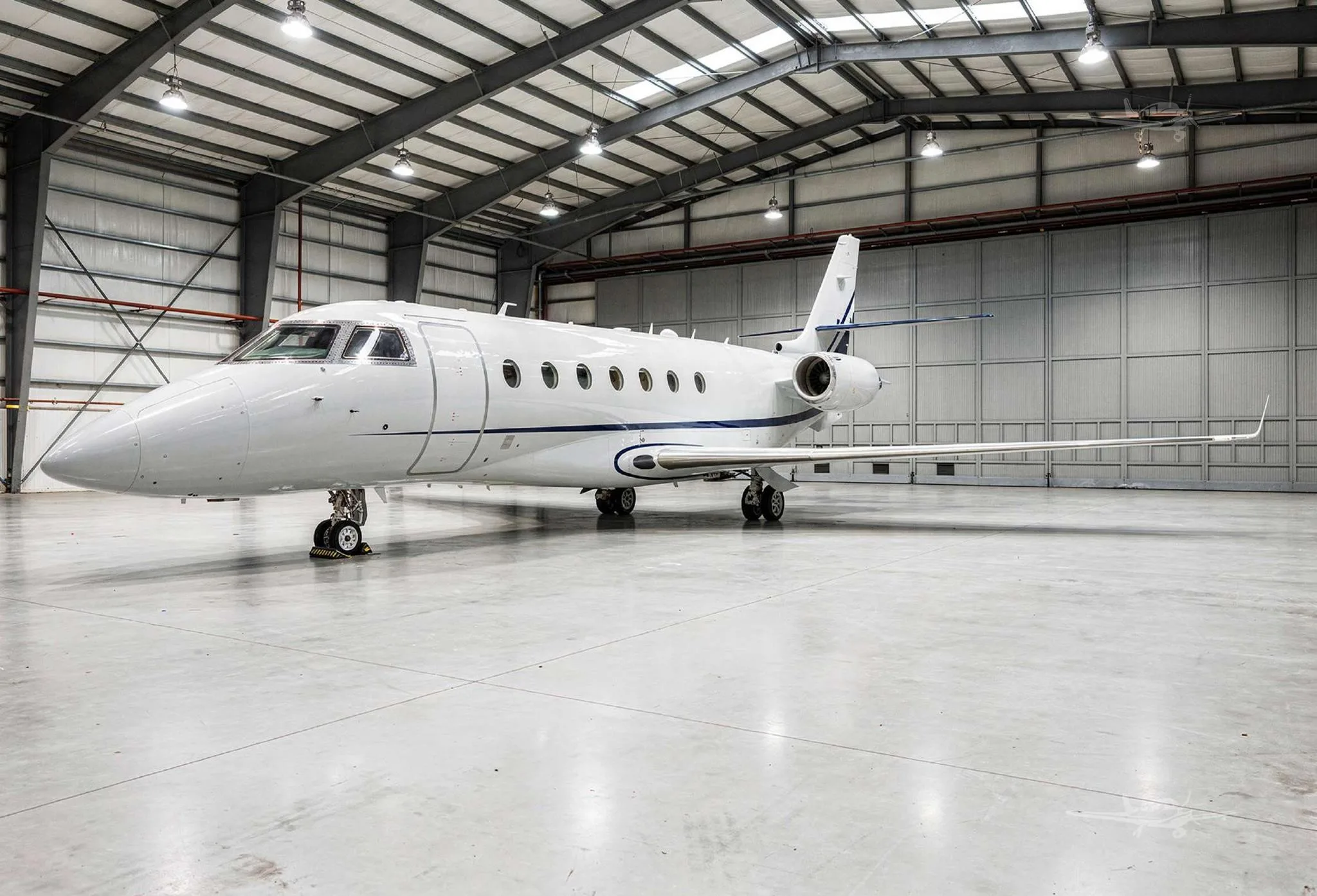 Exterior view of a 2000 GULFSTREAM G200, N251LB.