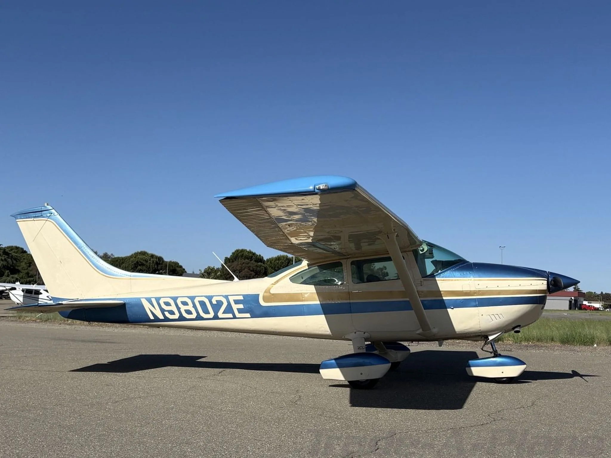 Exterior view of a 1975 CESSNA 182P SKYLANE, N9802E.