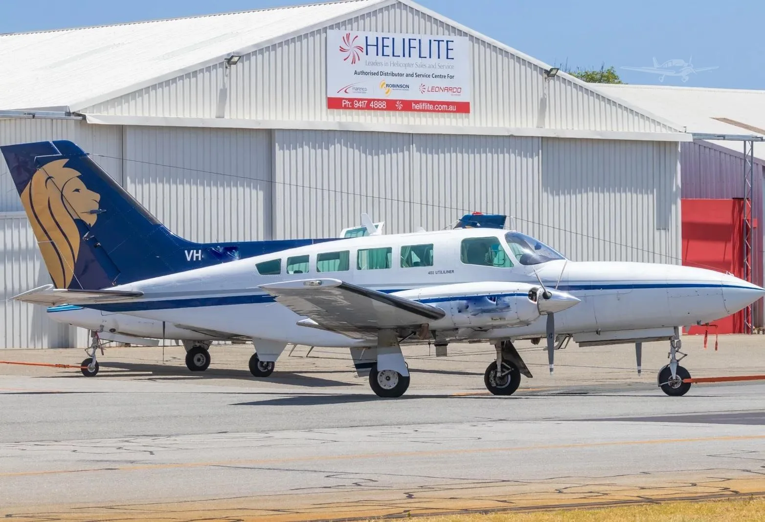 Exterior view of a 1984 CESSNA 402C.