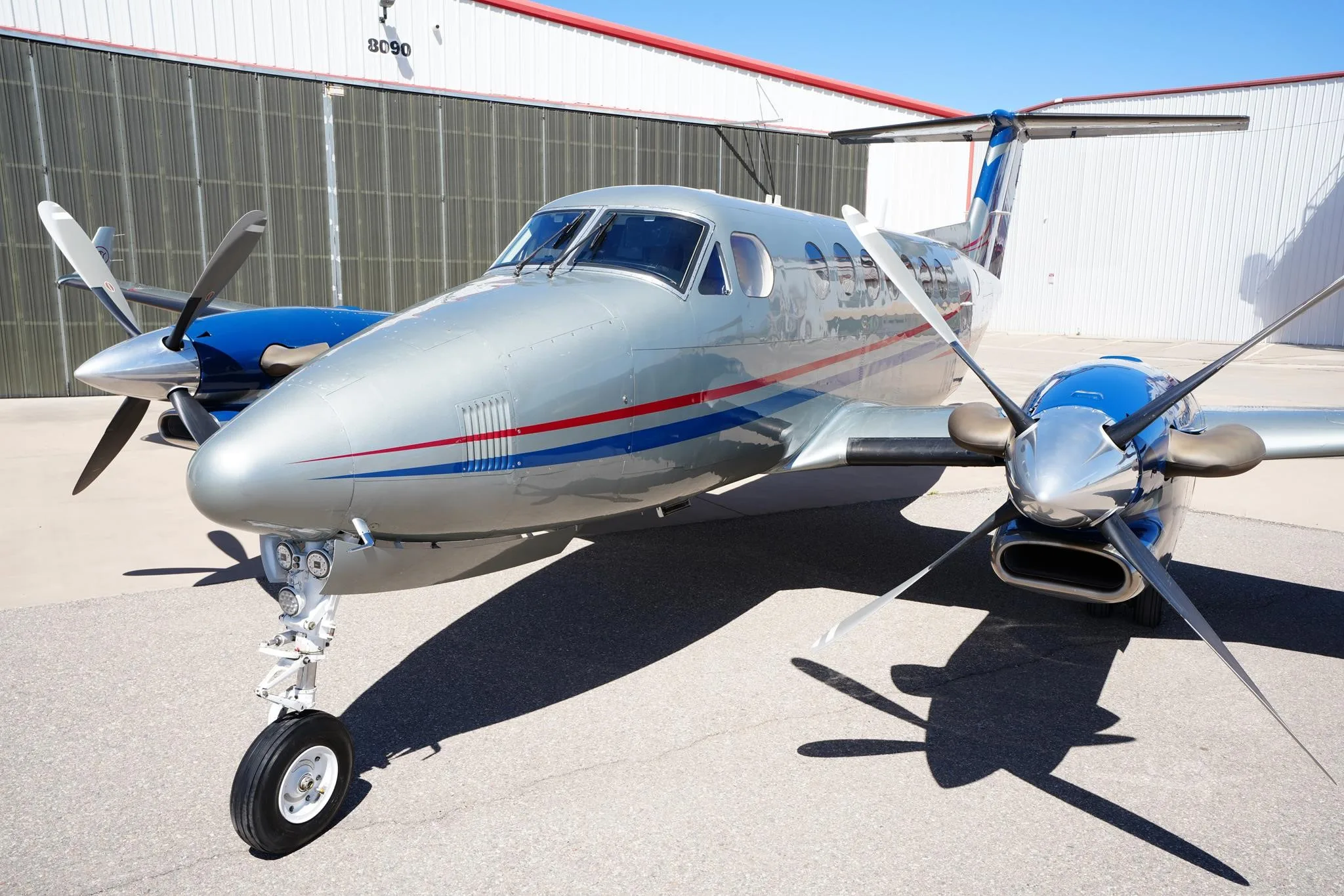 Exterior view of a 1998 BEECHCRAFT KING AIR 350, N819EE.
