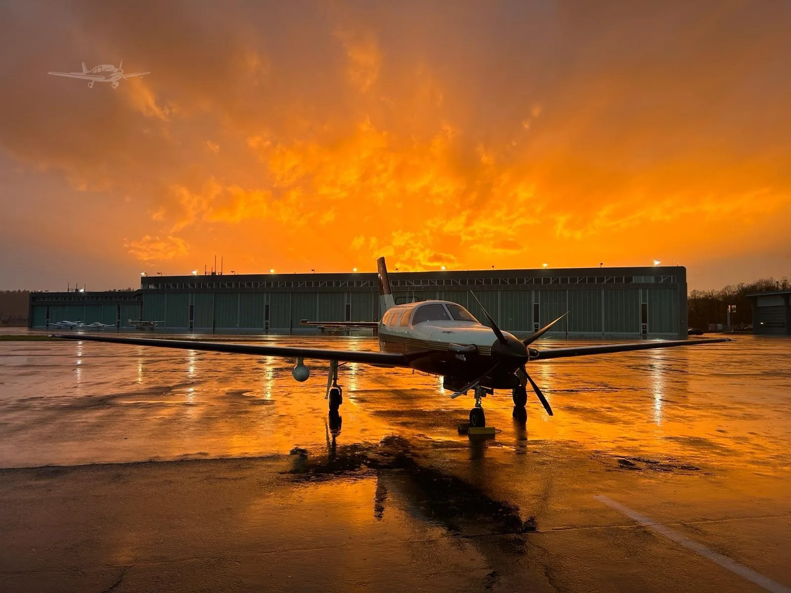 Exterior view of a 2000 PIPER JETPROP, OE-DMC.