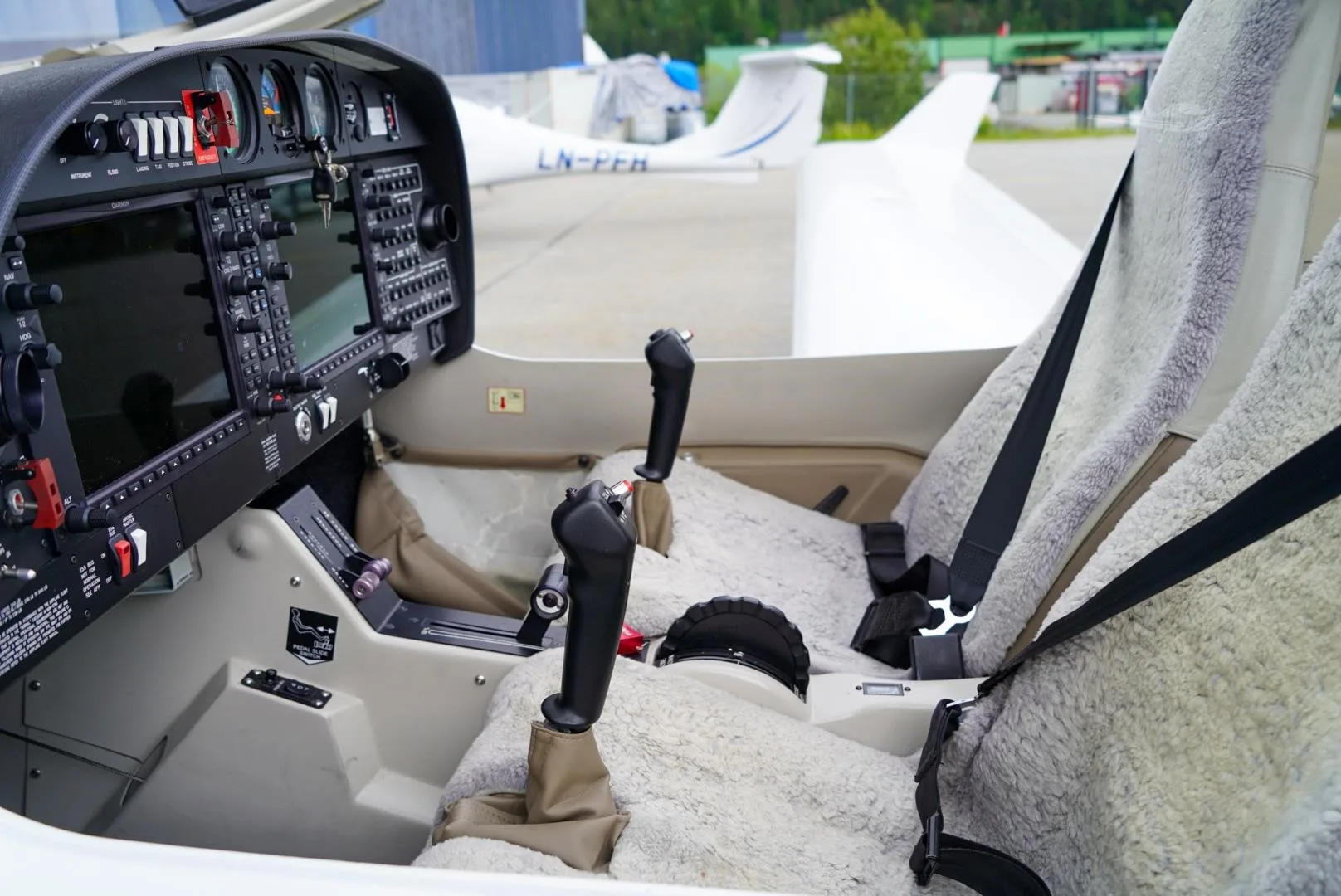 Cockpit and instrument panel of a 2019 DIAMOND DA40 NG.