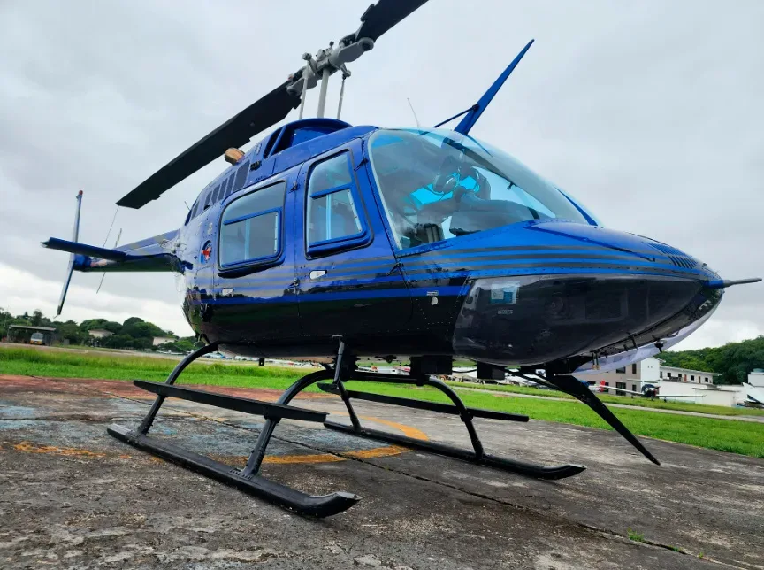 Exterior view of a 2004 Bell 206B Jet Ranger III.