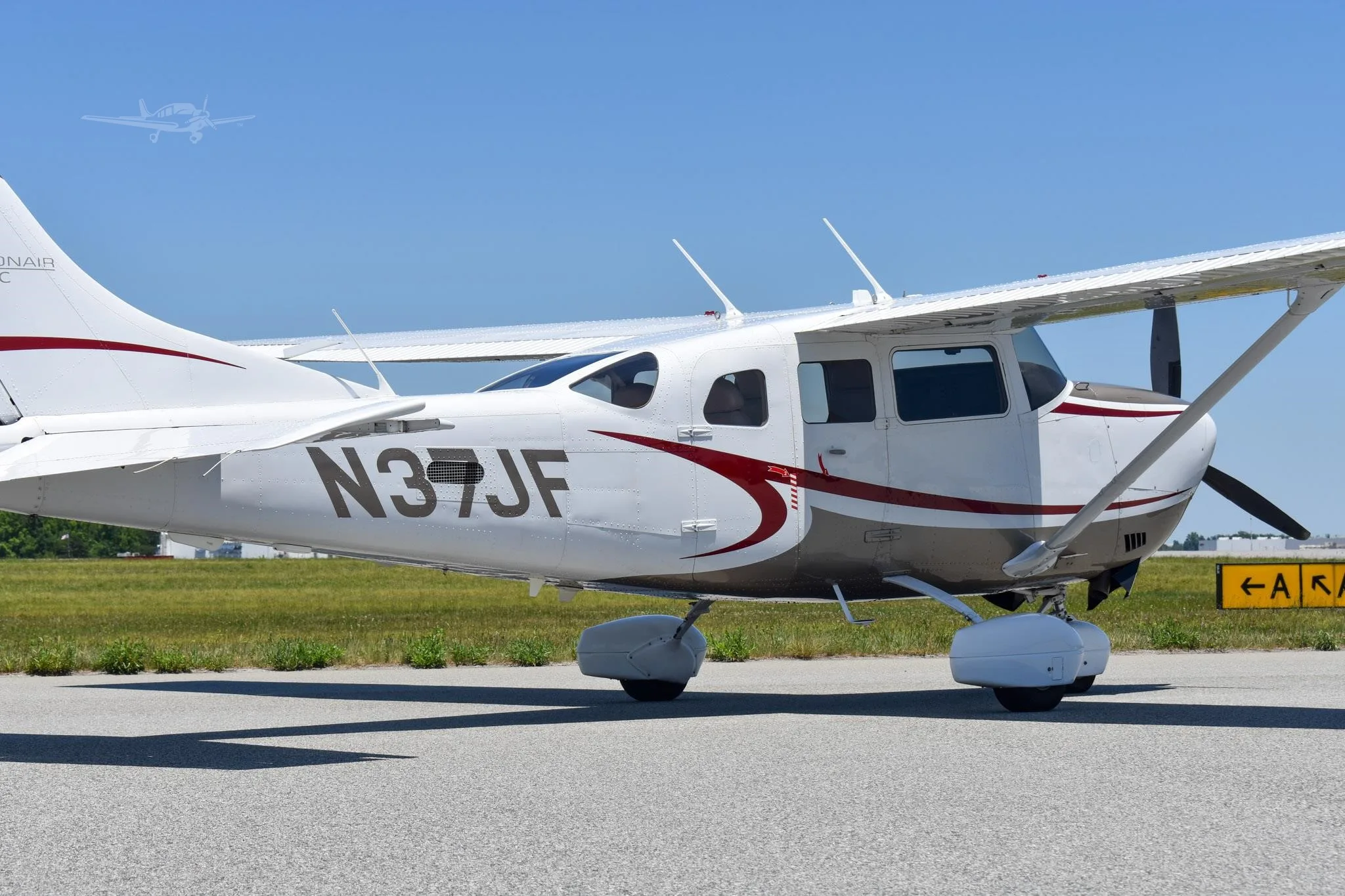 Exterior view of a 2009 CESSNA TURBO 206H STATIONAIR, N37JF.