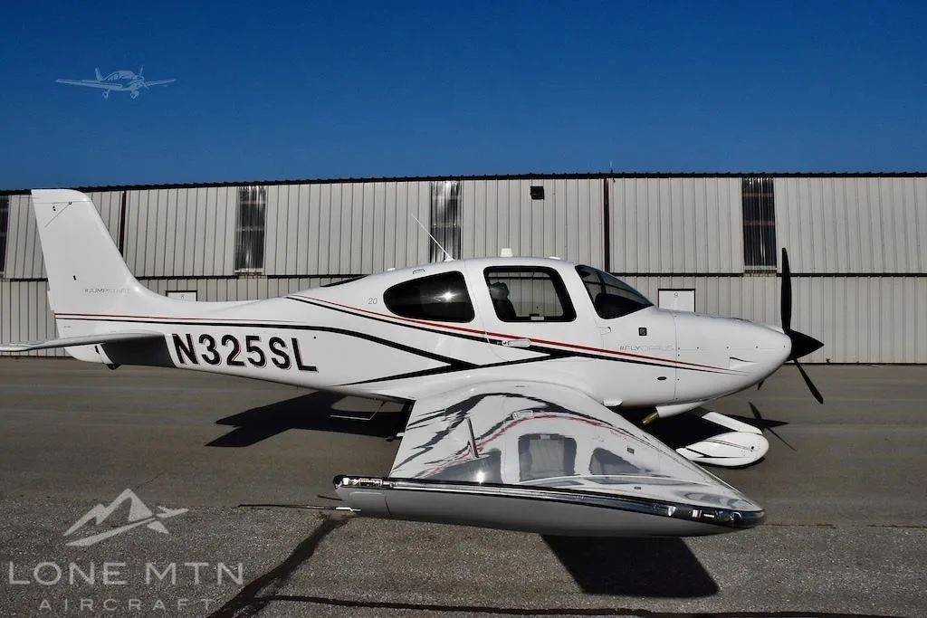 Exterior view of a 2019 CIRRUS SR20-G6, N325SL.